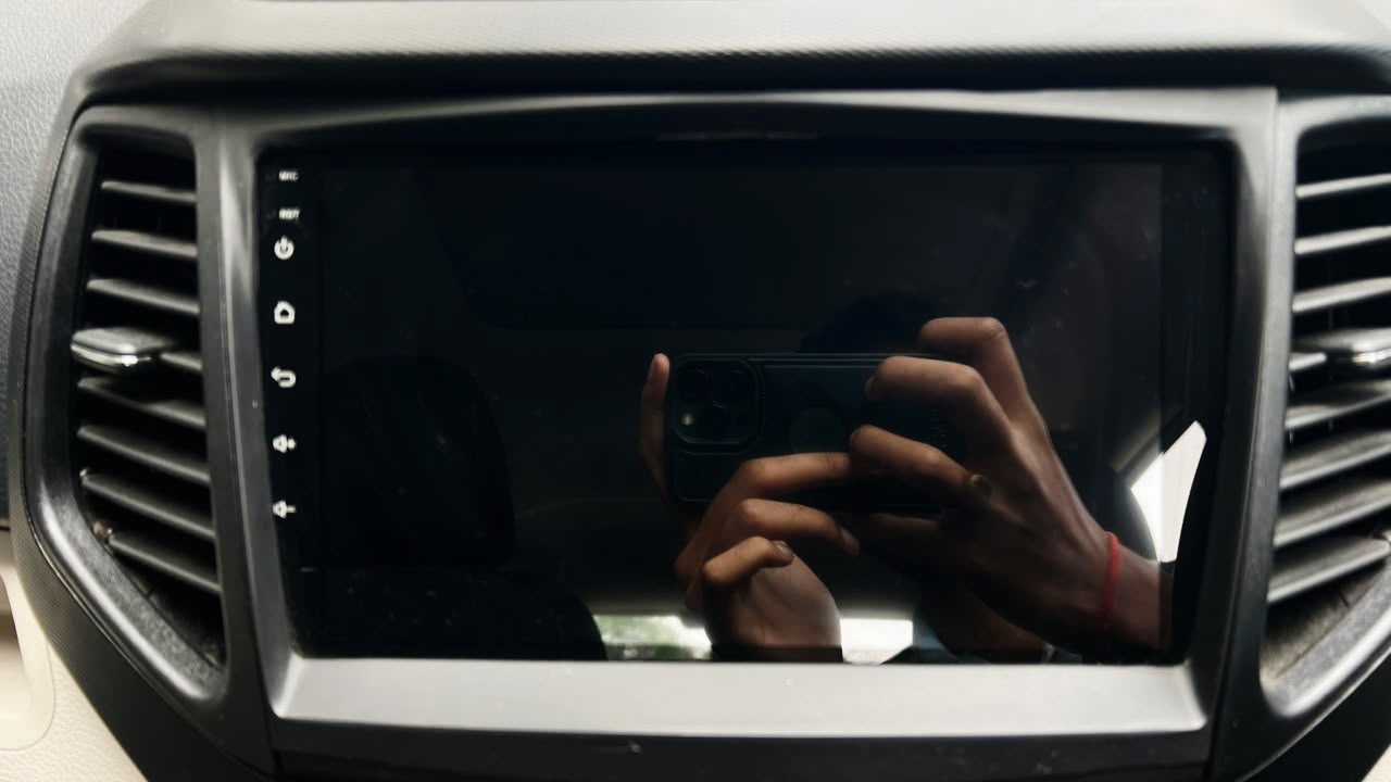 MAHINDRA XUV 300 - W6 AS SUNROOF AUTOMATIC - 2023
