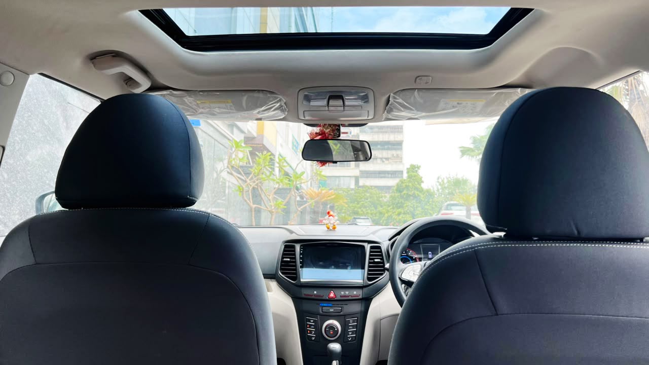 MAHINDRA XUV 300 - W6 AS SUNROOF AUTOMATIC - 2023