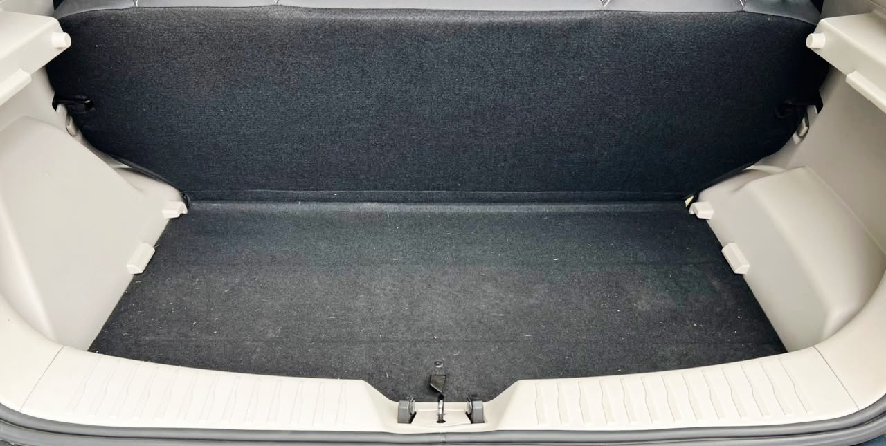 MAHINDRA XUV 300 - W6 AS SUNROOF AUTOMATIC - 2023