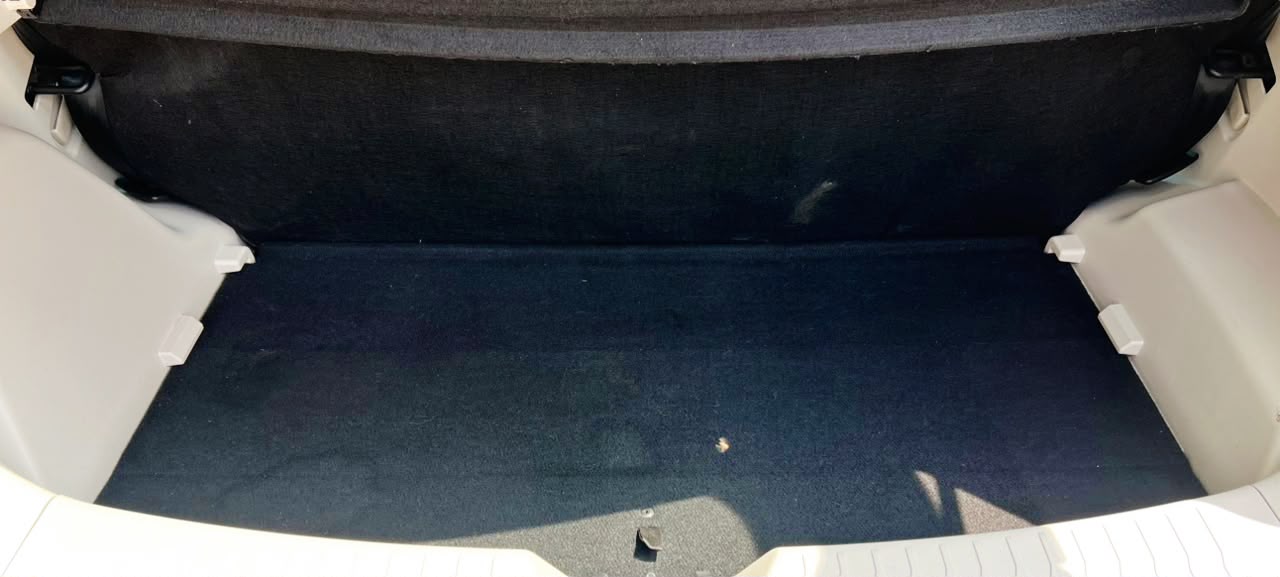 MAHINDRA XUV 300 - W6 AS - SUNROOF - AUTOMATIC 2023