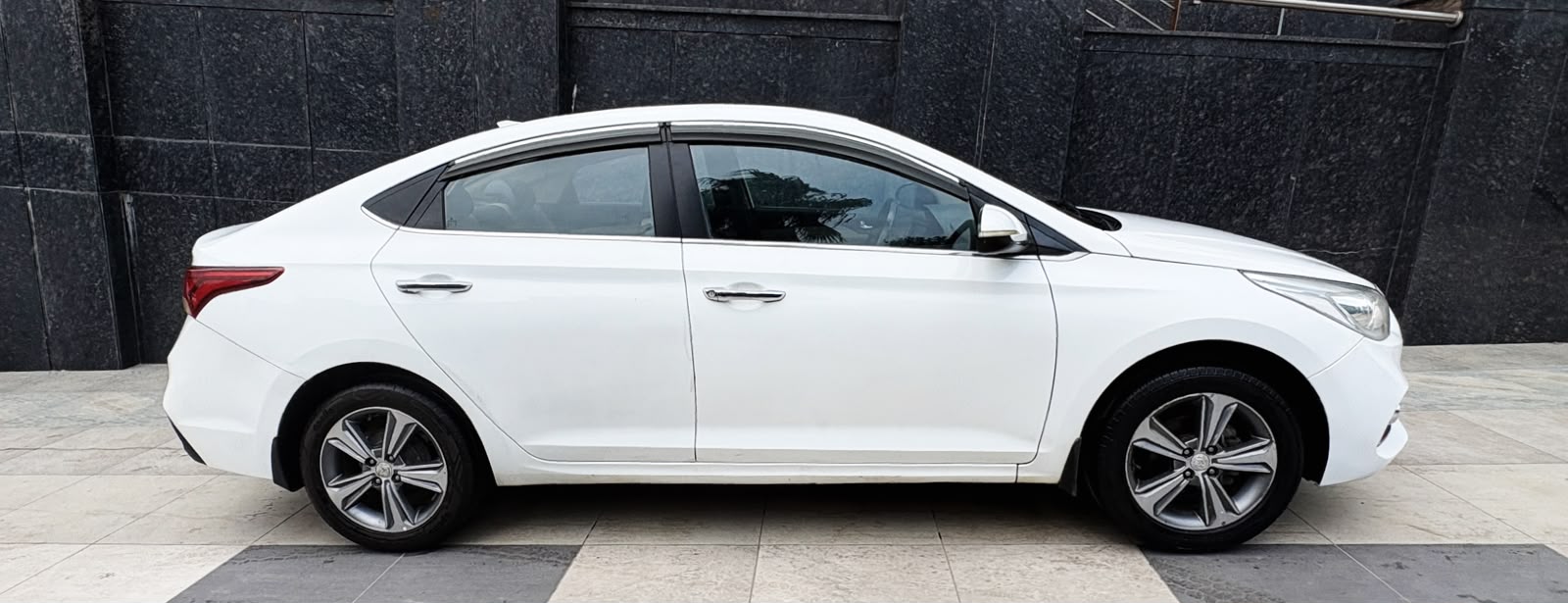 HYUNDAI VERNA- SX OPTIONAL - SUNROOF AUTOMATIC - 2018