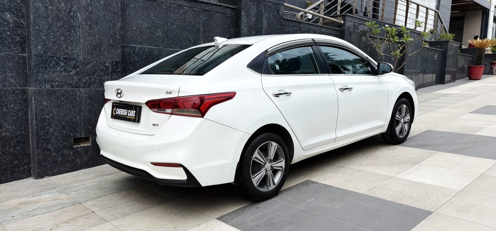 HYUNDAI VERNA- SX OPTIONAL - SUNROOF AUTOMATIC - 2018
