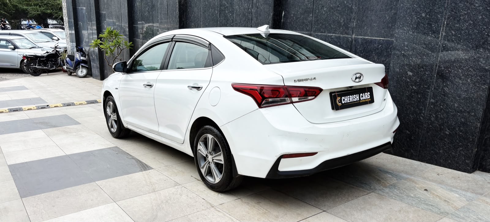 HYUNDAI VERNA- SX OPTIONAL - SUNROOF AUTOMATIC - 2018