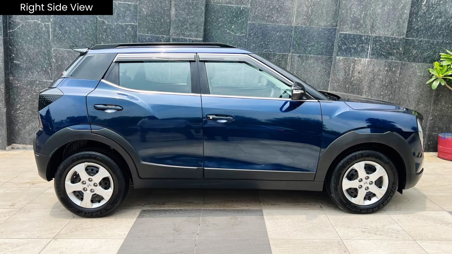 MAHINDRA XUV 3XO - MX3 - SUNROOF - 2025