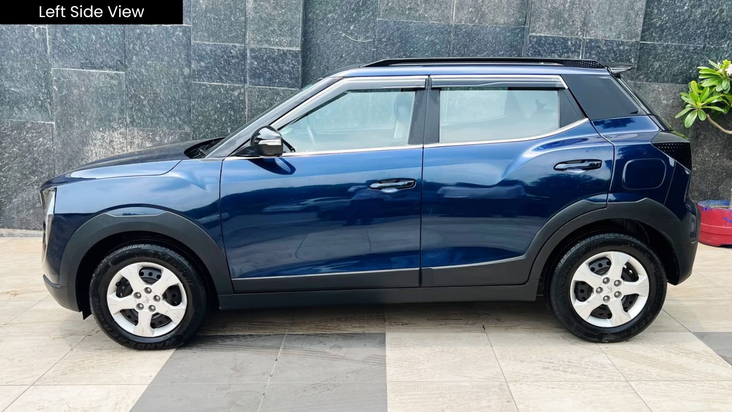 MAHINDRA XUV 3XO - MX3 - SUNROOF - 2025