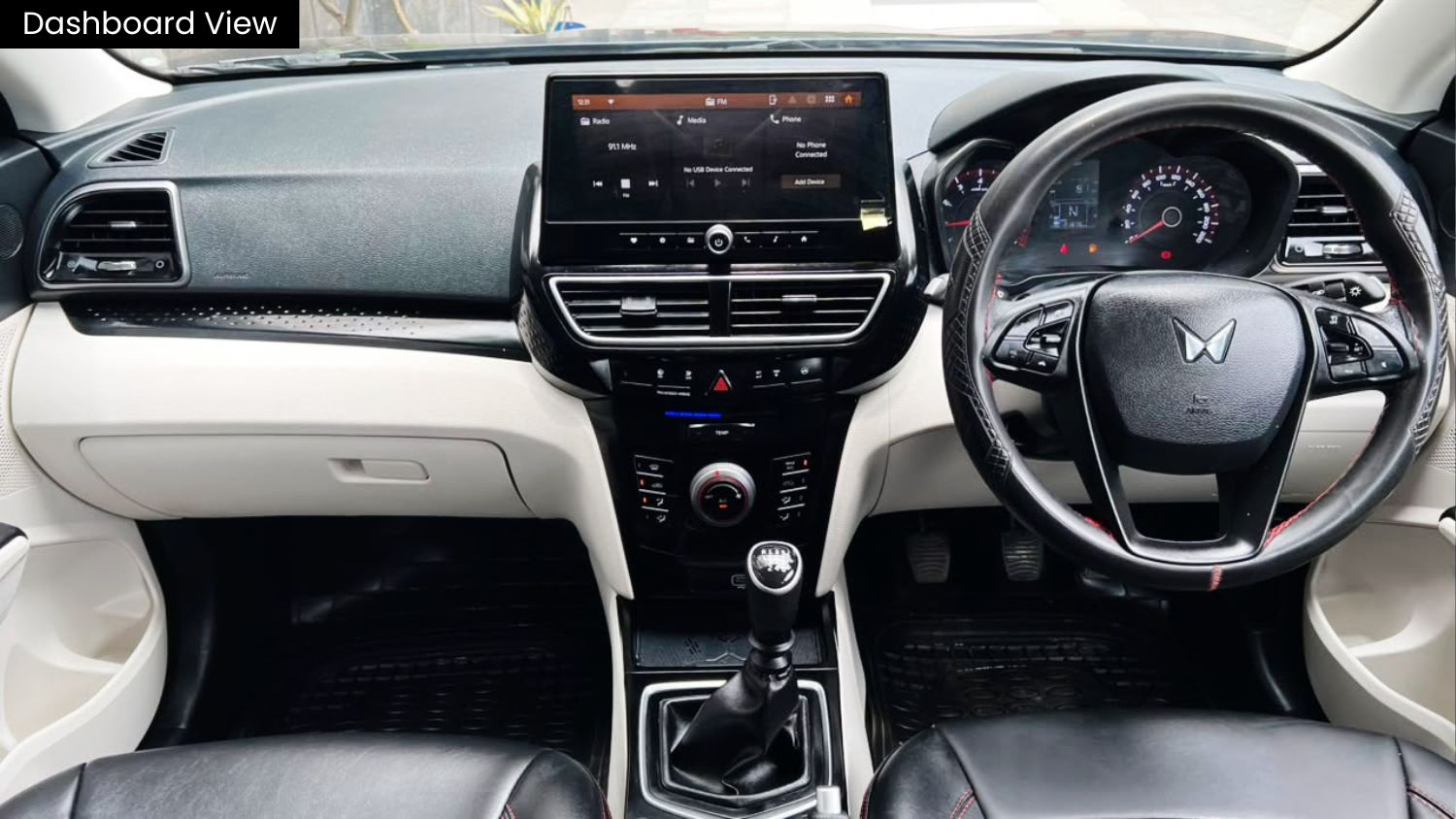 MAHINDRA XUV 3XO - MX3 - SUNROOF - 2025