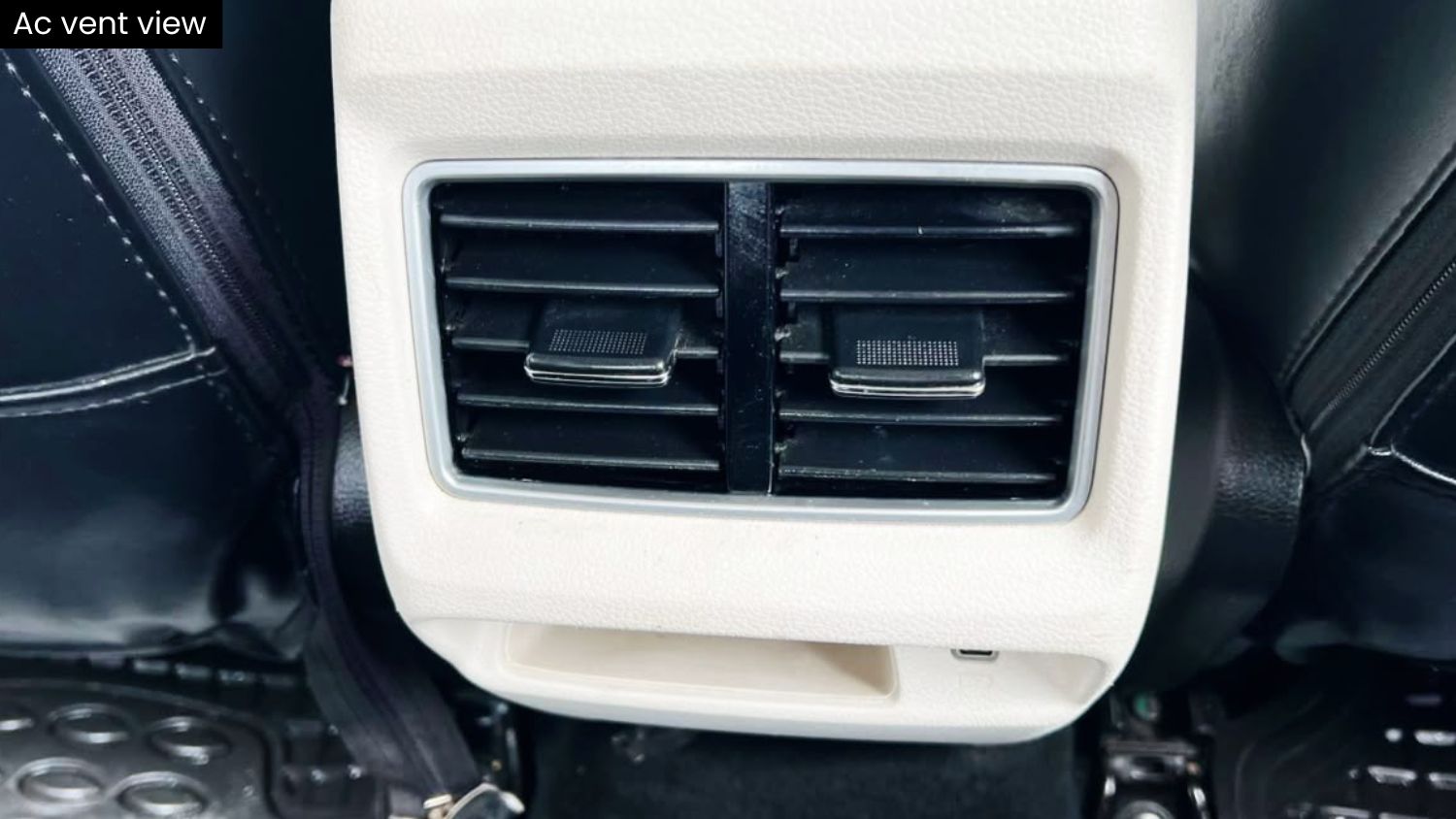 MAHINDRA XUV 3XO - MX3 - SUNROOF - 2025