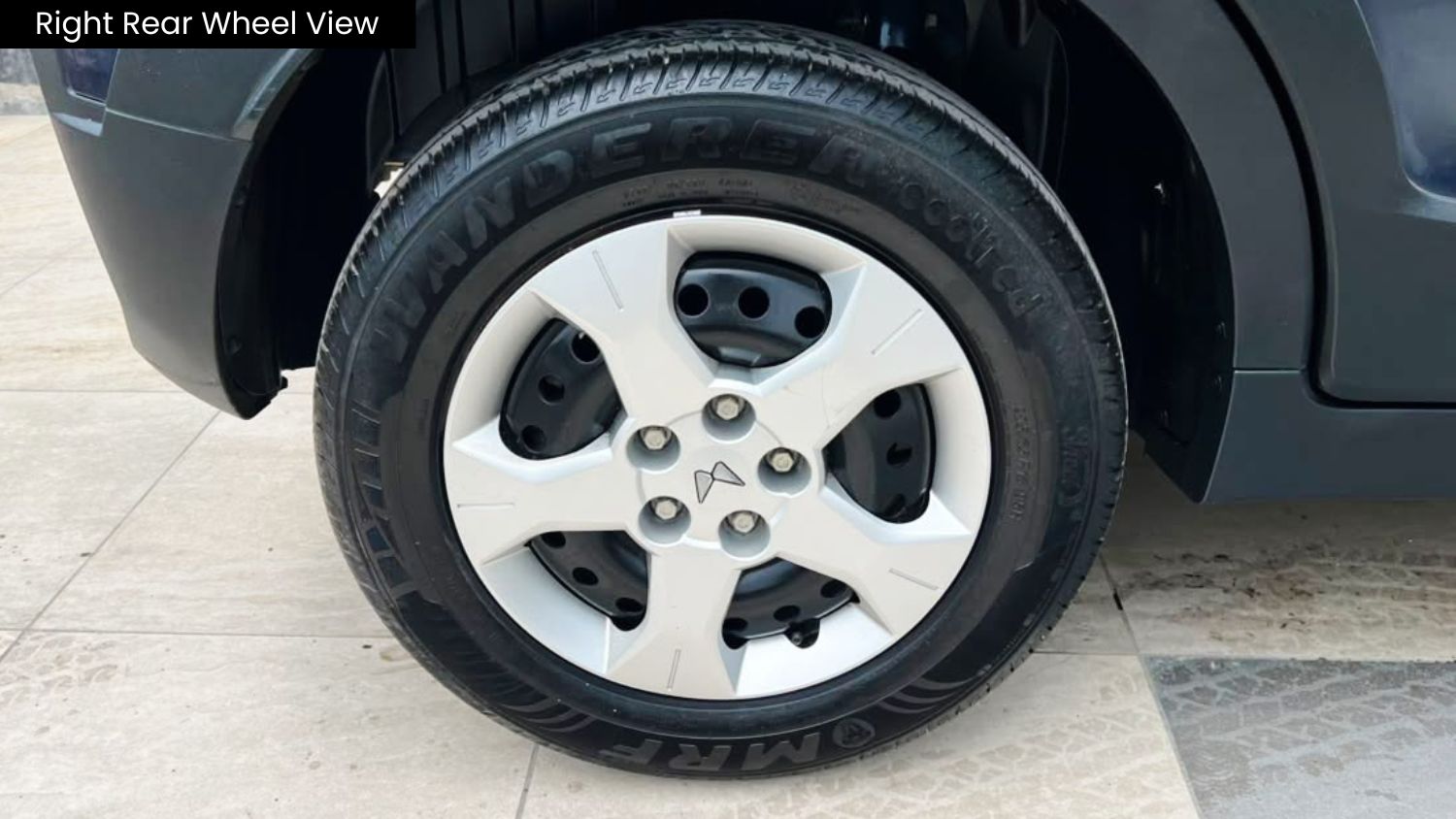 MAHINDRA XUV 3XO - MX3 - SUNROOF - 2025