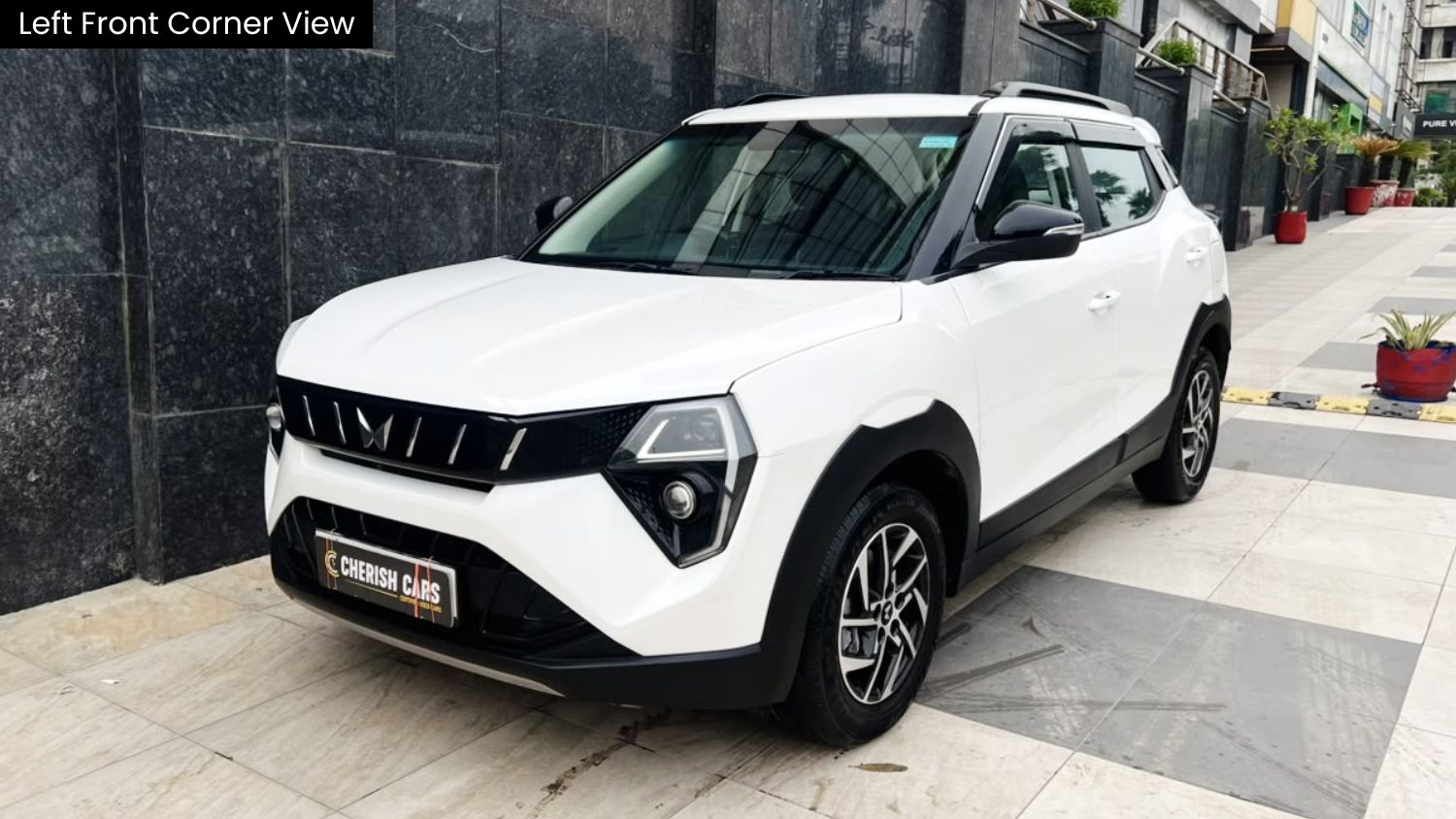MAHINDRA XUV 3XO - AX5 - SUNROOF - 2024