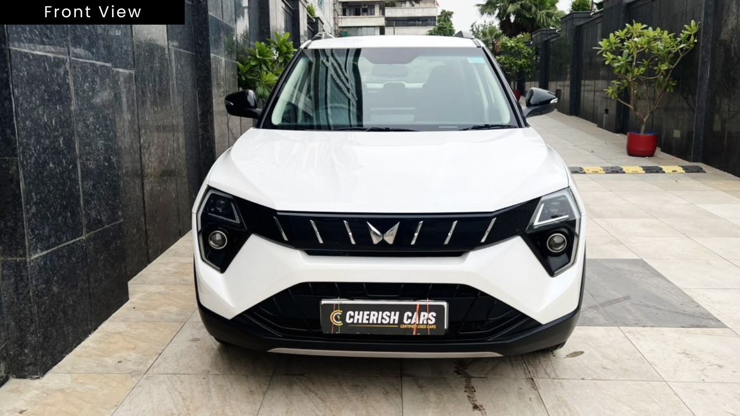 MAHINDRA XUV 3XO - AX5 - SUNROOF - 2024
