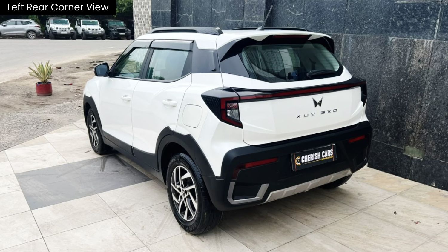 MAHINDRA XUV 3XO - AX5 - SUNROOF - 2024