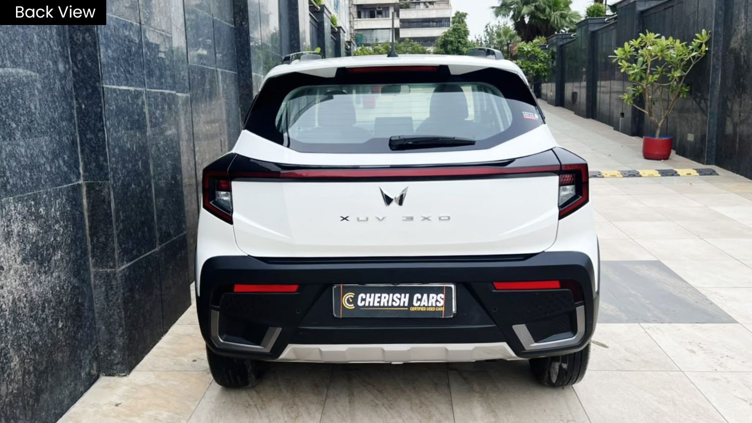MAHINDRA XUV 3XO - AX5 - SUNROOF - 2024
