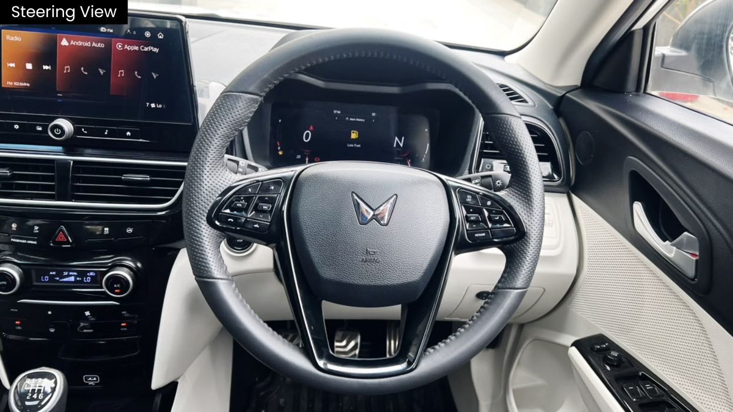 MAHINDRA XUV 3XO - AX5 - SUNROOF - 2024