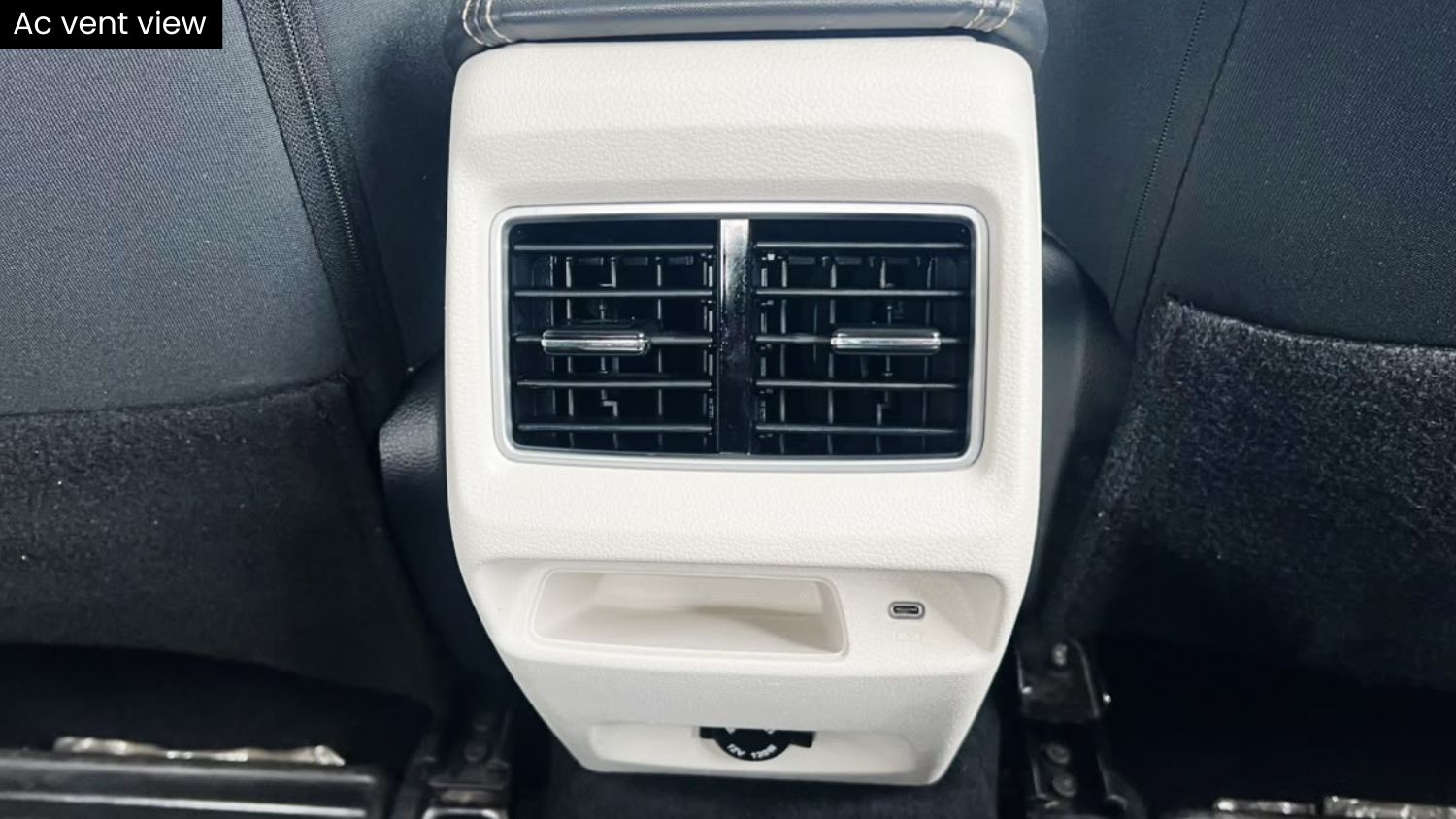 MAHINDRA XUV 3XO - AX5 - SUNROOF - 2024