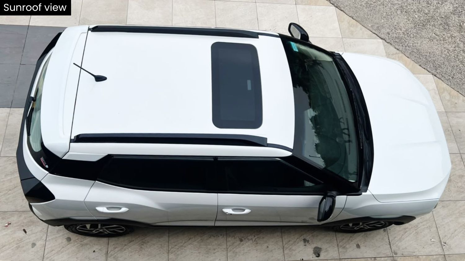 MAHINDRA XUV 3XO - AX5 - SUNROOF - 2024