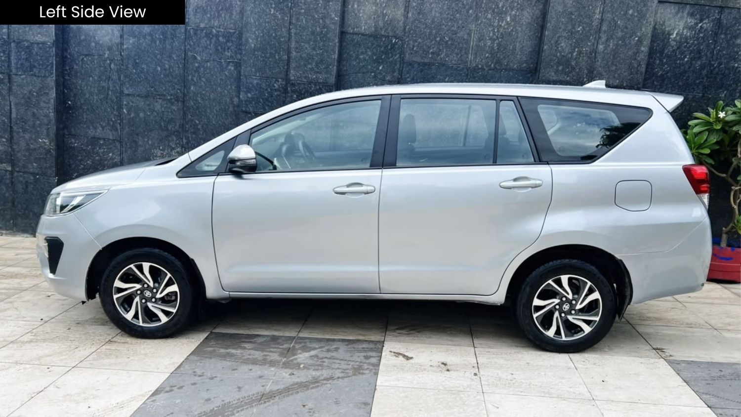 TOYOTA INNOVA CRYSTA 2.7 - G - 2022