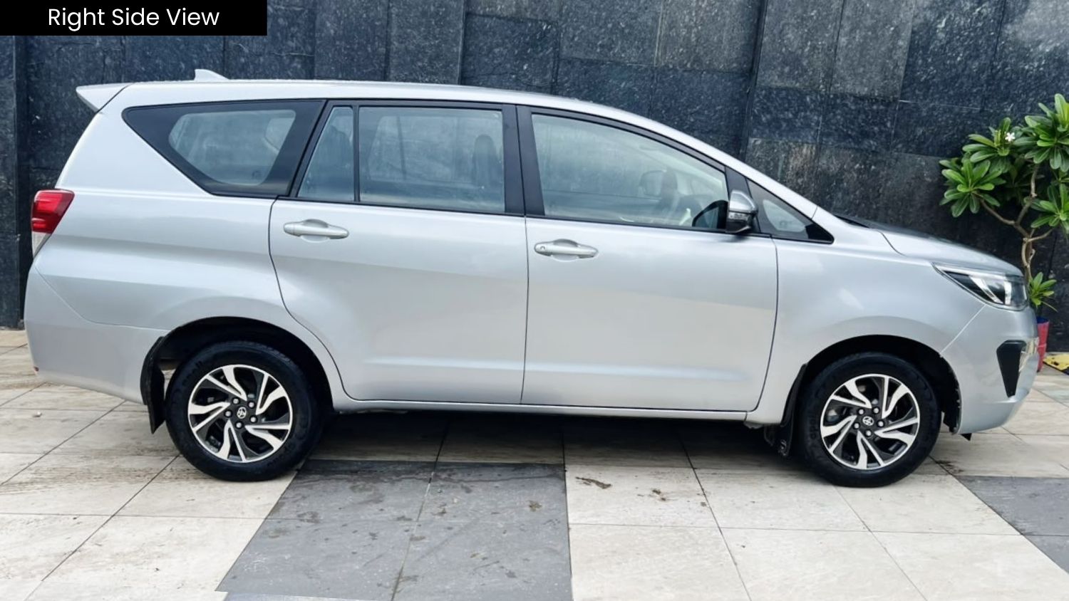 TOYOTA INNOVA CRYSTA 2.7 - G - 2022