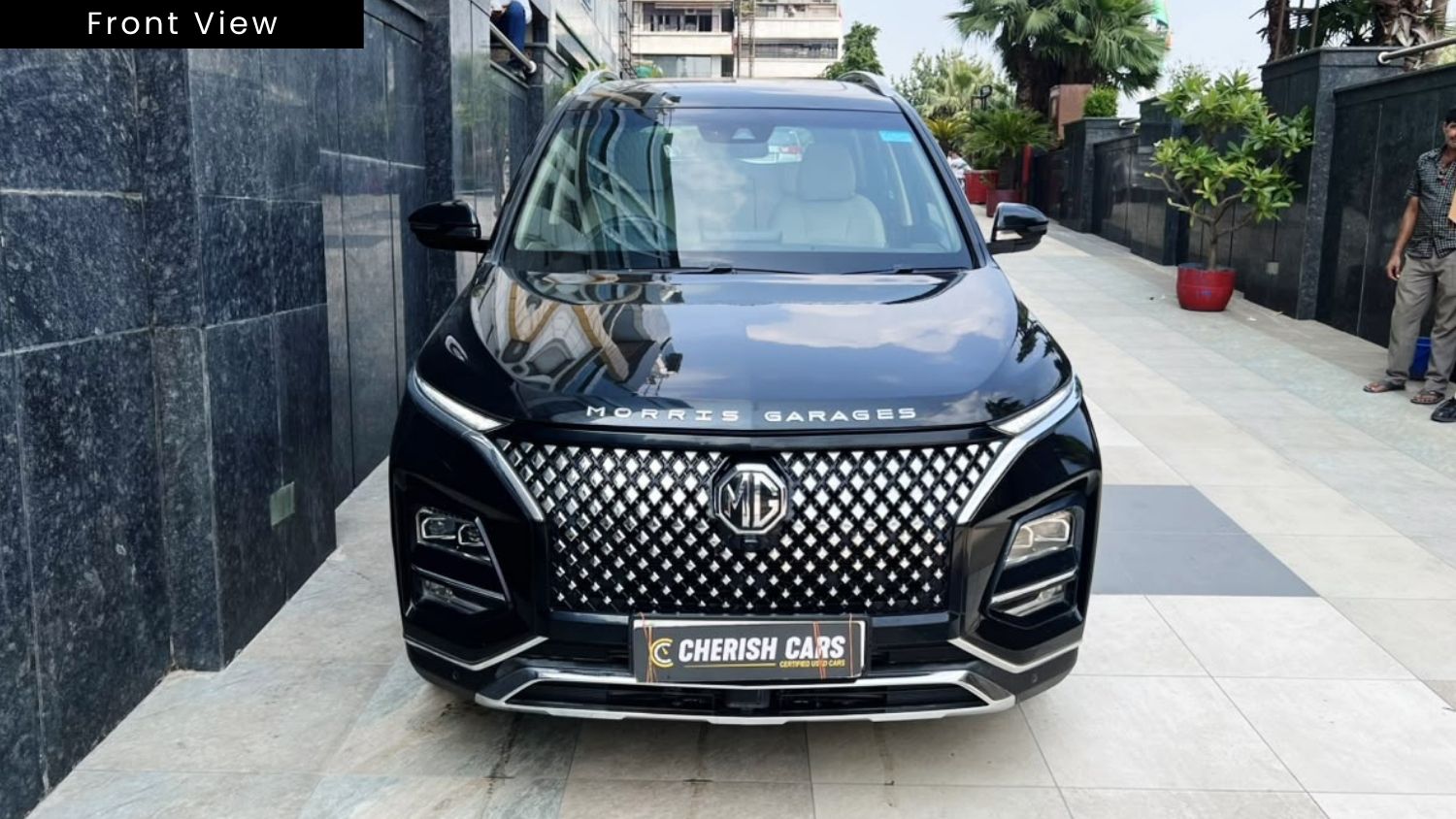 MG HECTOR PLUS - SAVVY PRO CVT – PANAROMIC SUNROOF - AUTOMATIC - 2024