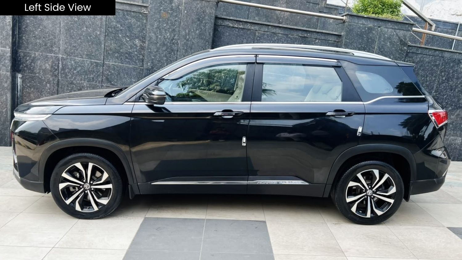 MG HECTOR PLUS - SAVVY PRO CVT – PANAROMIC SUNROOF - AUTOMATIC - 2024