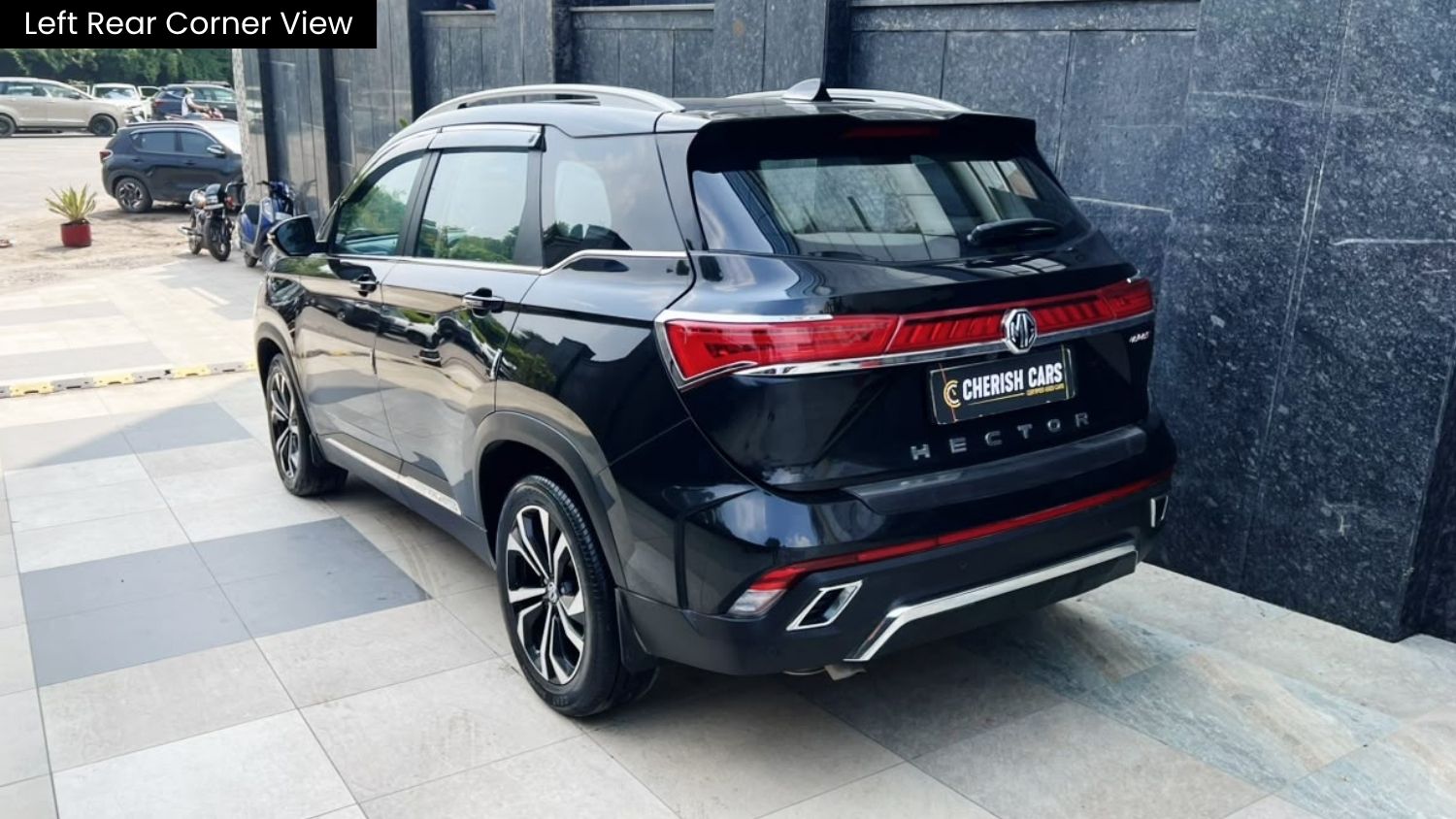MG HECTOR PLUS - SAVVY PRO CVT – PANAROMIC SUNROOF - AUTOMATIC - 2024