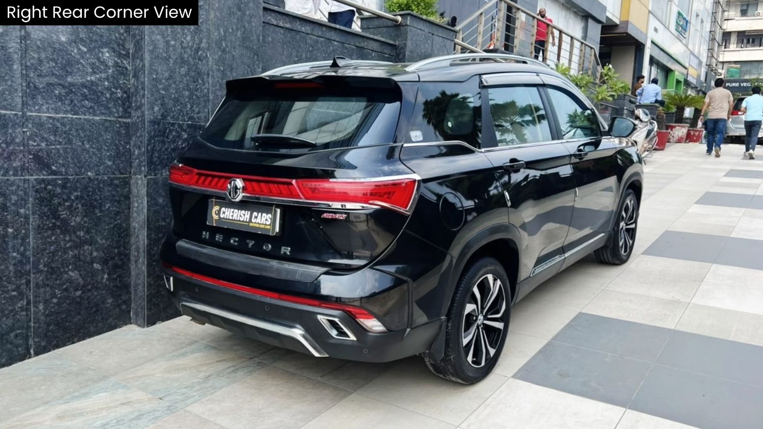 MG HECTOR PLUS - SAVVY PRO CVT – PANAROMIC SUNROOF - AUTOMATIC - 2024