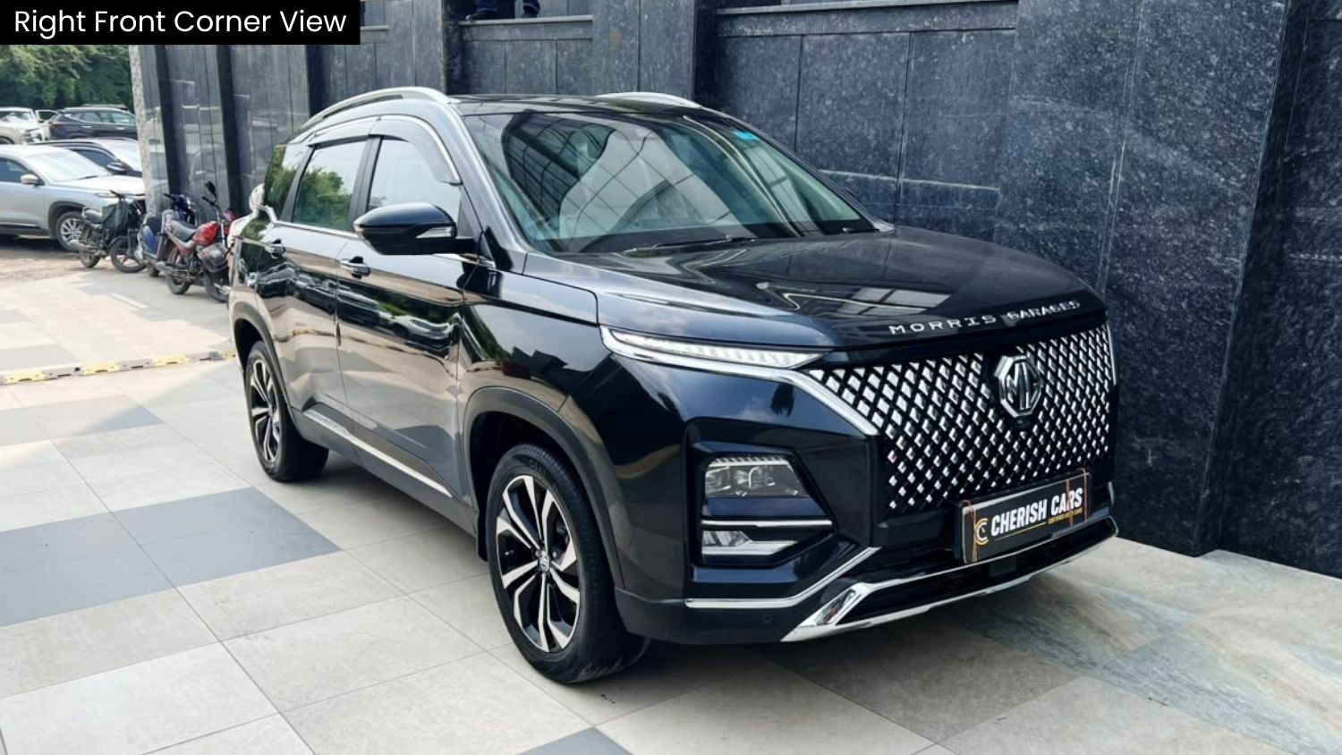 MG HECTOR PLUS - SAVVY PRO CVT – PANAROMIC SUNROOF - AUTOMATIC - 2024