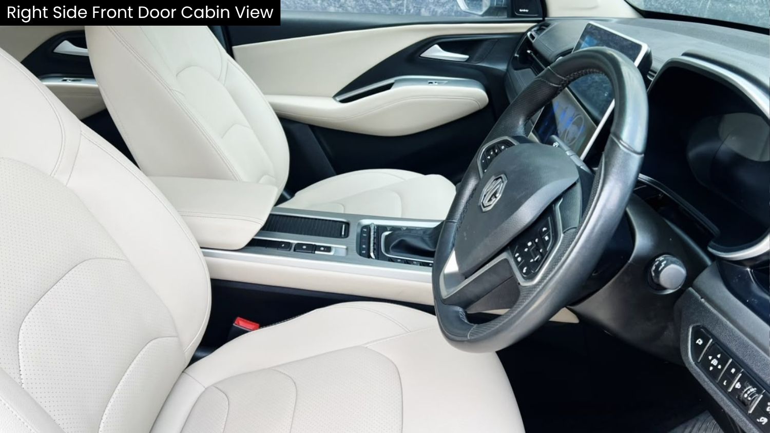 MG HECTOR PLUS - SAVVY PRO CVT – PANAROMIC SUNROOF - AUTOMATIC - 2024