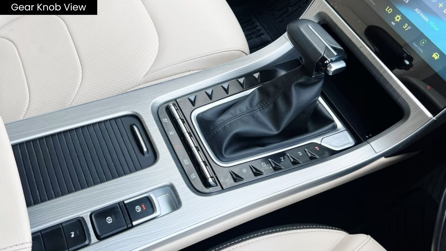 MG HECTOR PLUS - SAVVY PRO CVT – PANAROMIC SUNROOF - AUTOMATIC - 2024