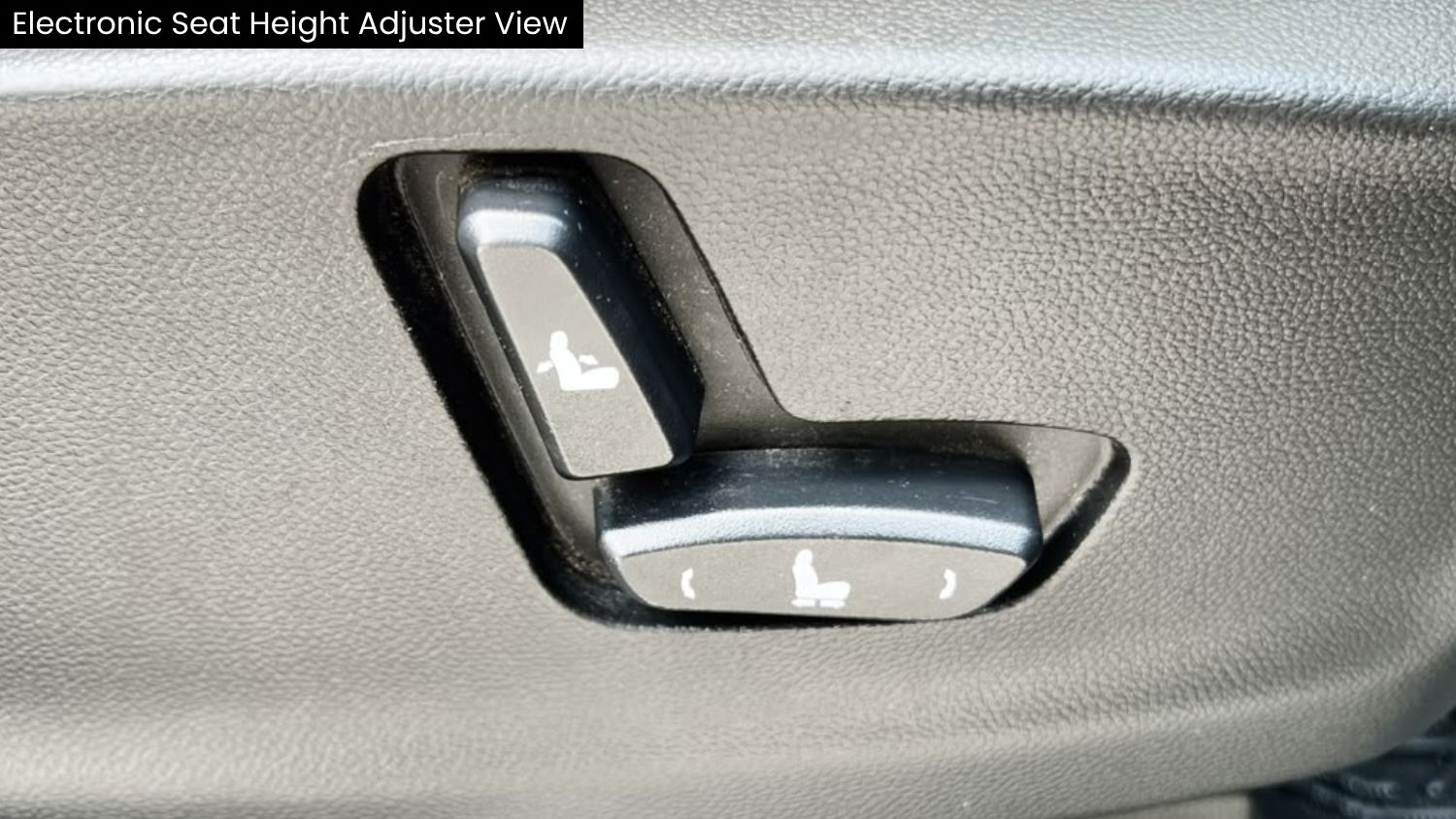 MG HECTOR PLUS - SAVVY PRO CVT – PANAROMIC SUNROOF - AUTOMATIC - 2024