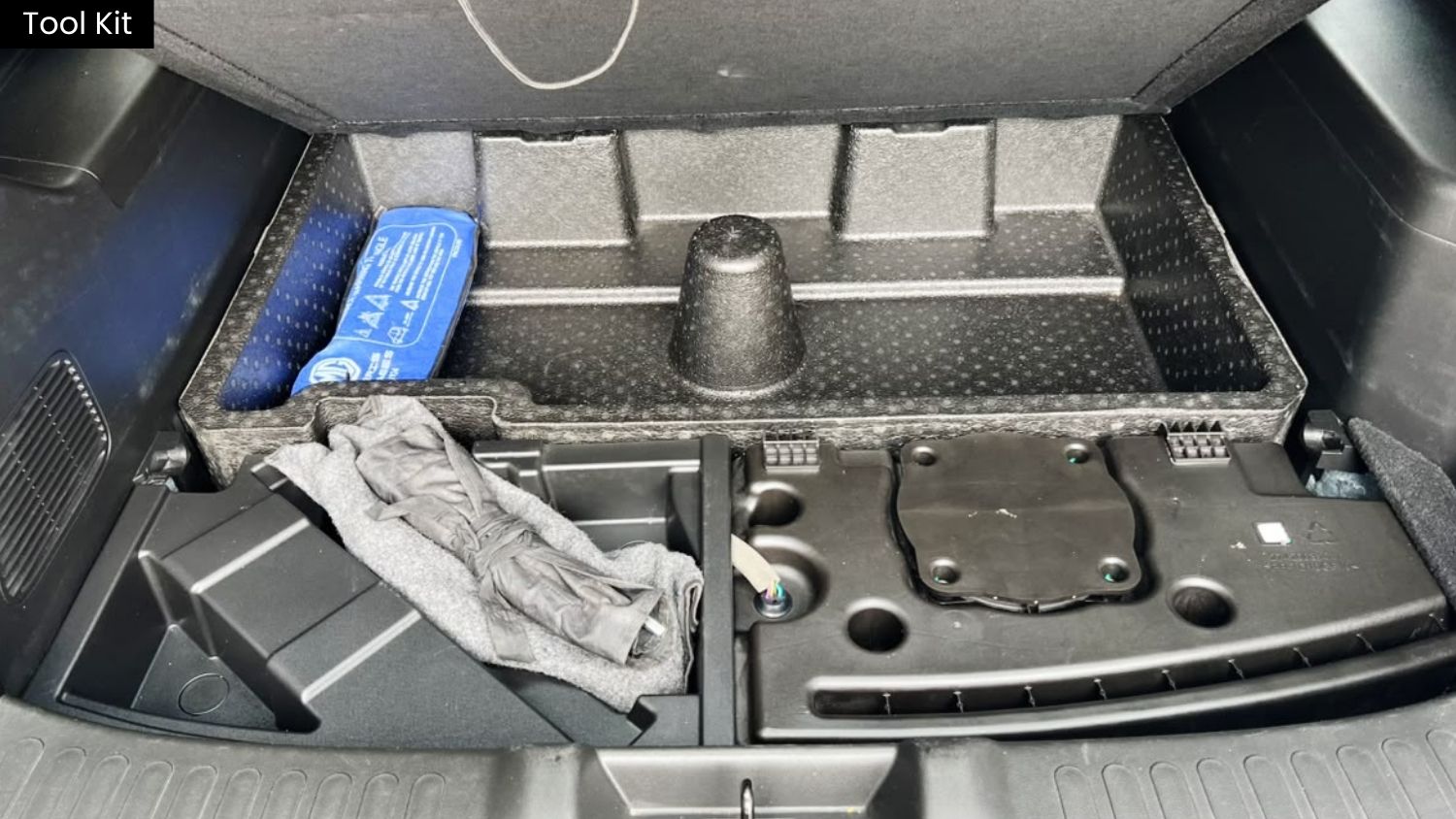 MG HECTOR PLUS - SAVVY PRO CVT – PANAROMIC SUNROOF - AUTOMATIC - 2024