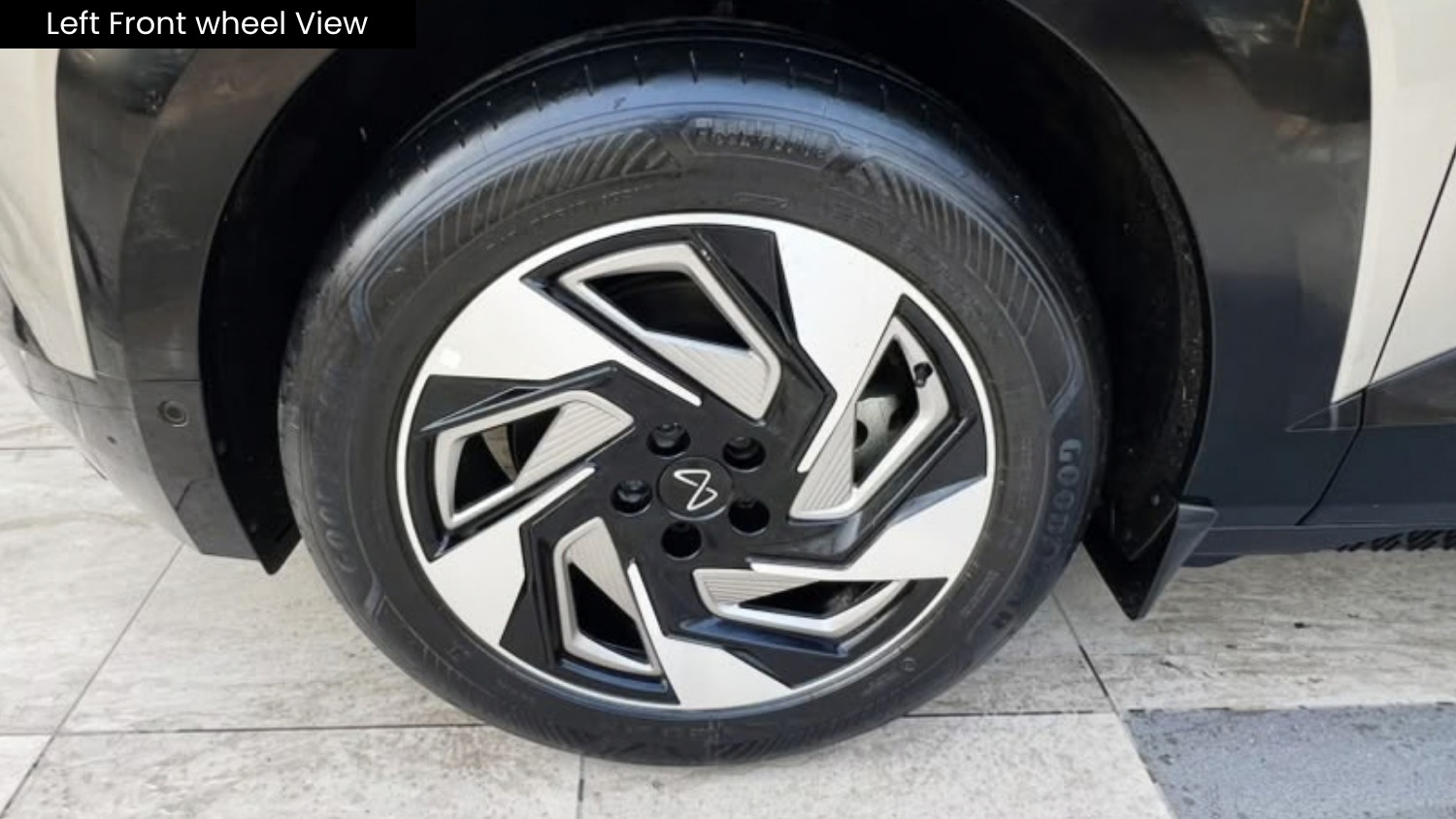 MAHINDRA  - XEV 9E THREE B79- PANAROMIC SUNROOF - AUTOMATIC - 2025