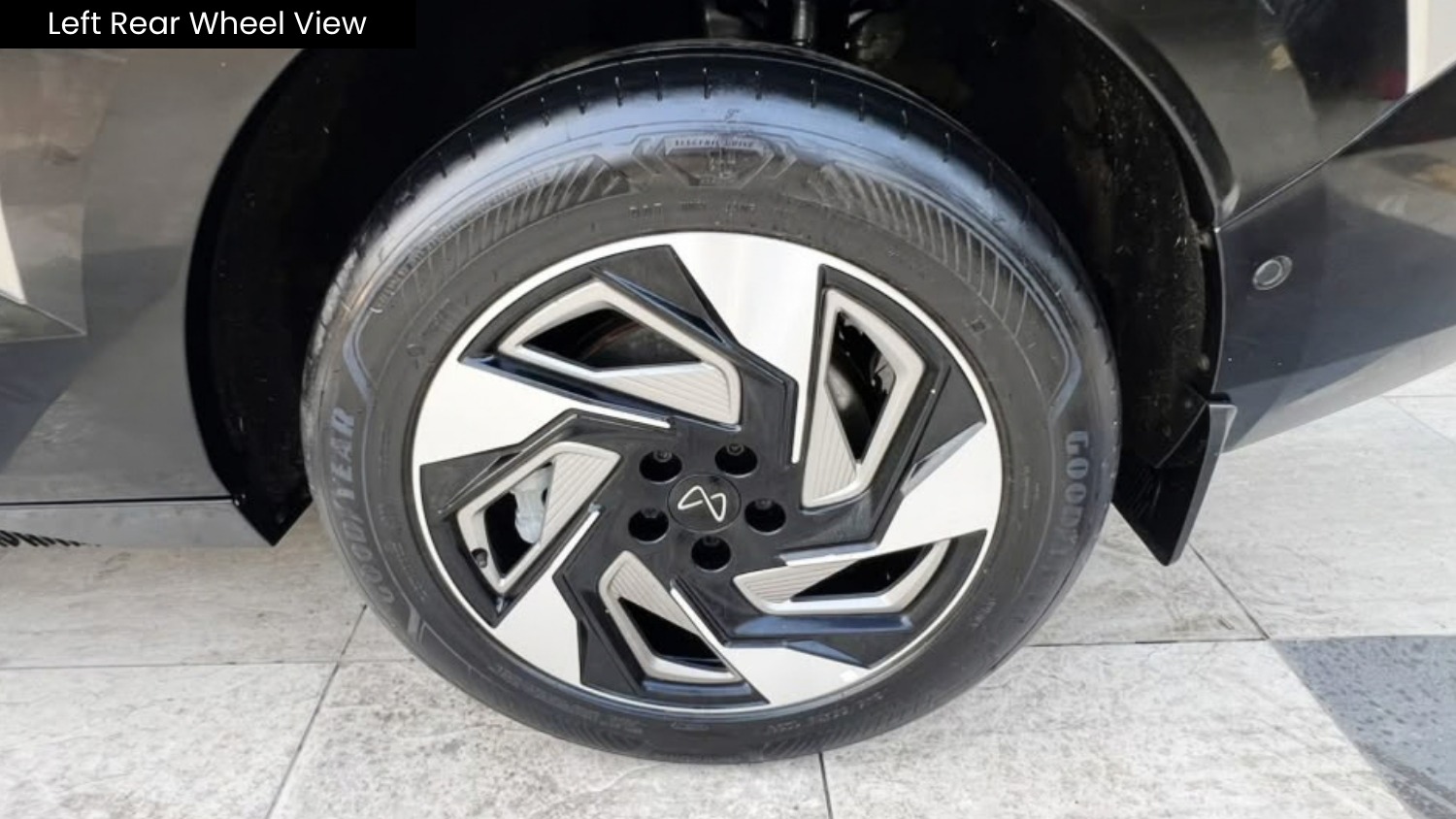 MAHINDRA  - XEV 9E THREE B79- PANAROMIC SUNROOF - AUTOMATIC - 2025