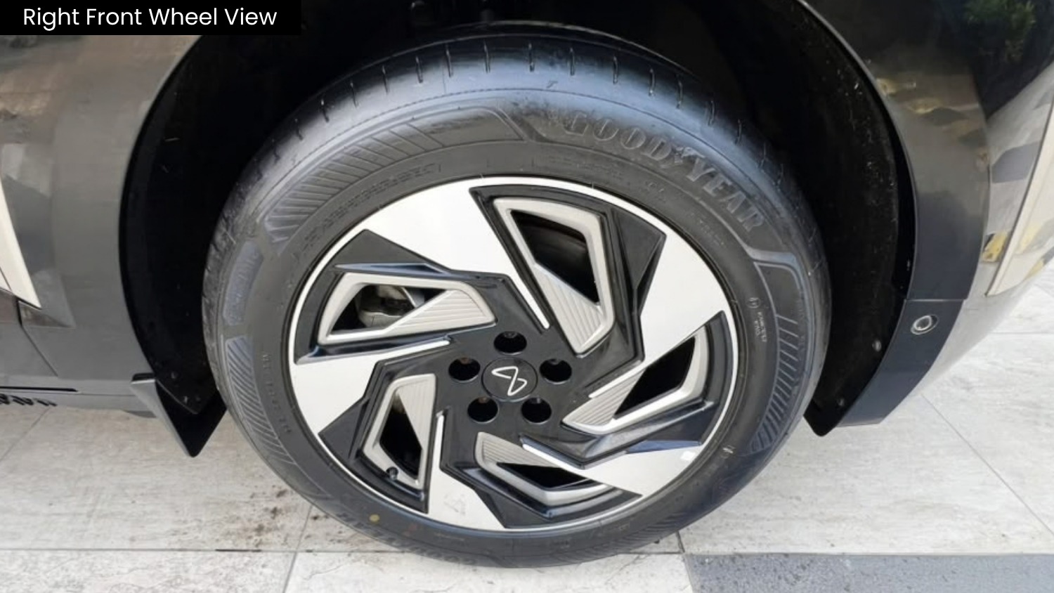 MAHINDRA  - XEV 9E THREE B79- PANAROMIC SUNROOF - AUTOMATIC - 2025