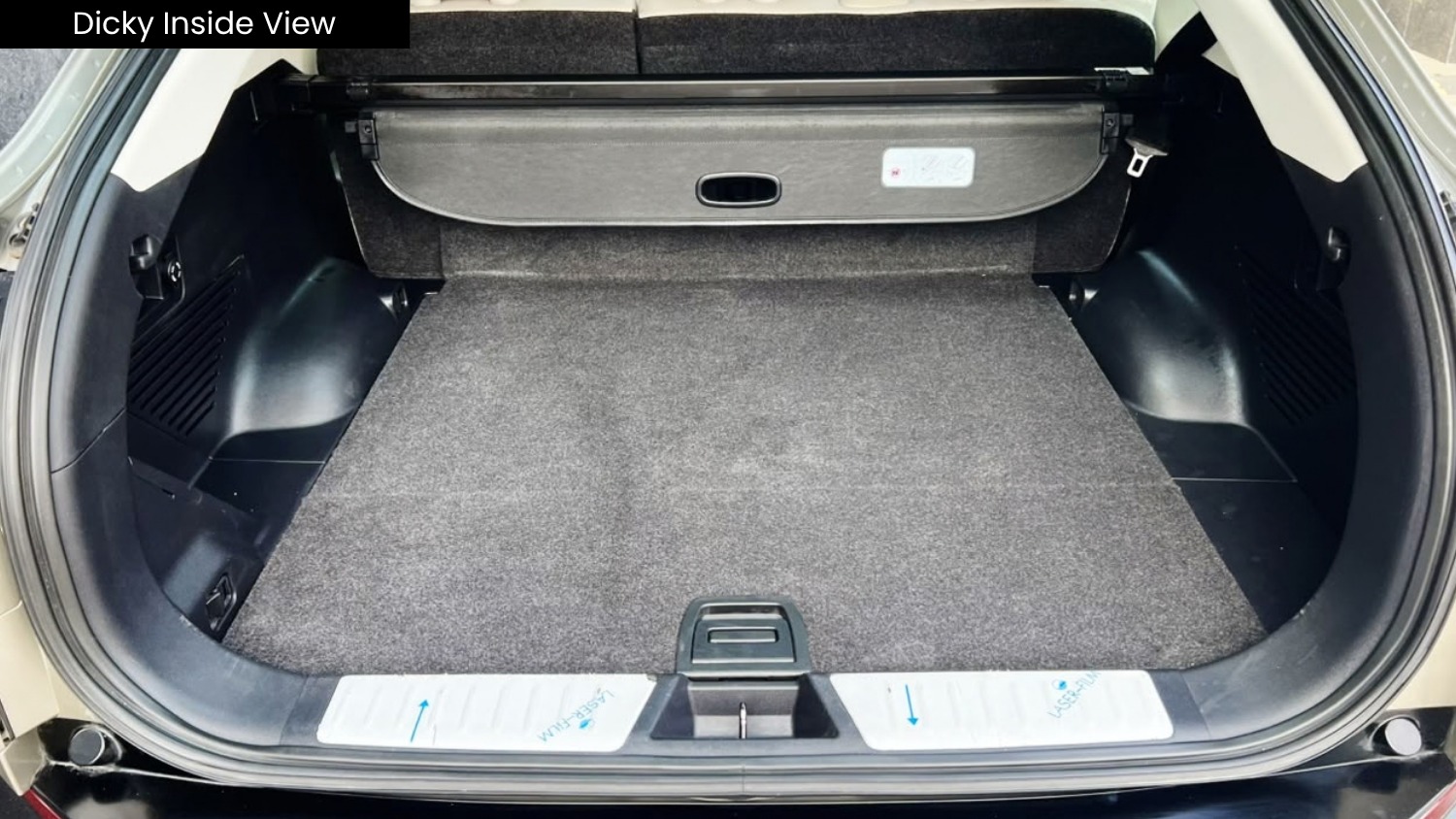 MAHINDRA  - XEV 9E THREE B79- PANAROMIC SUNROOF - AUTOMATIC - 2025