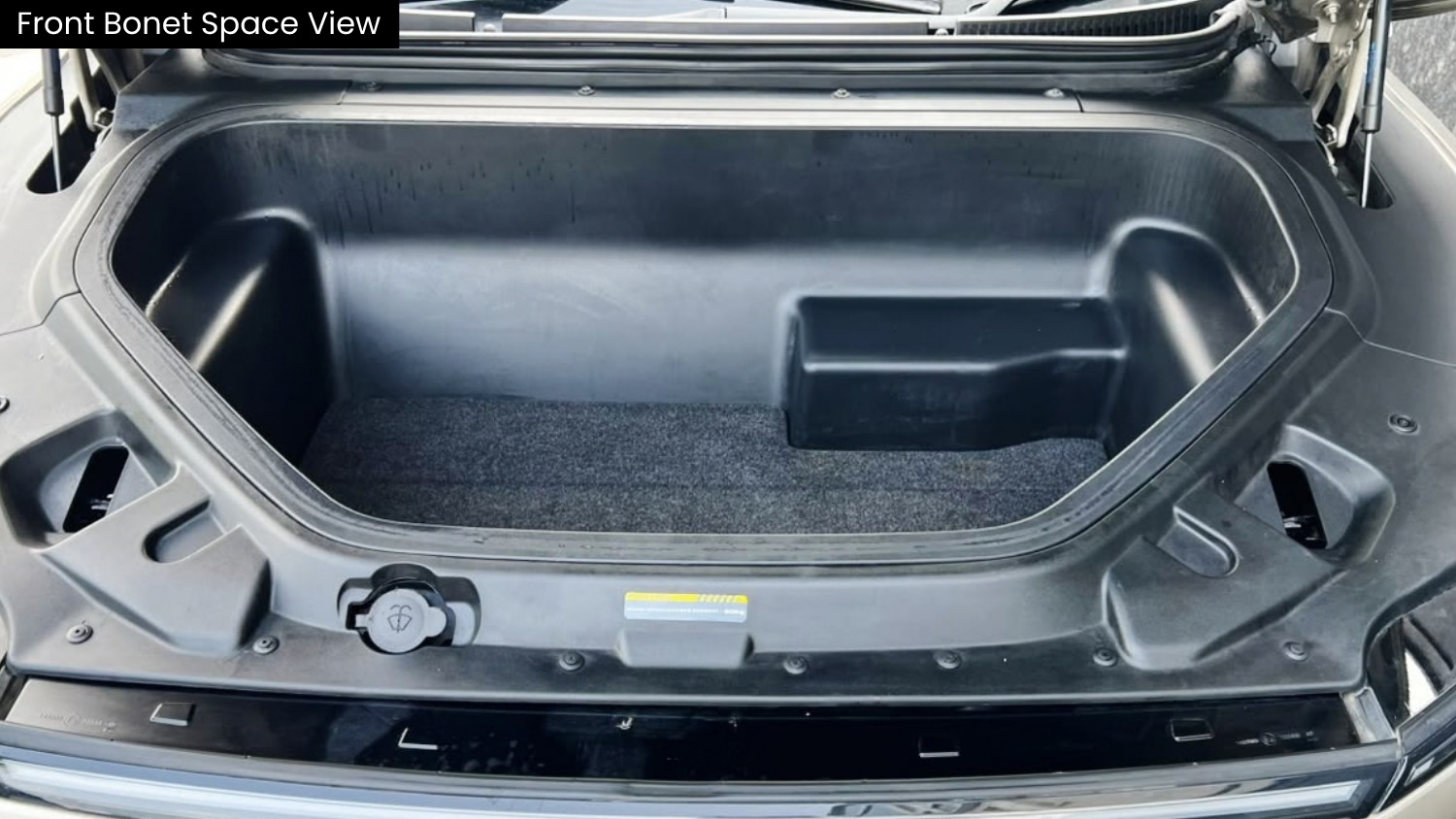 MAHINDRA  - XEV 9E THREE B79- PANAROMIC SUNROOF - AUTOMATIC - 2025