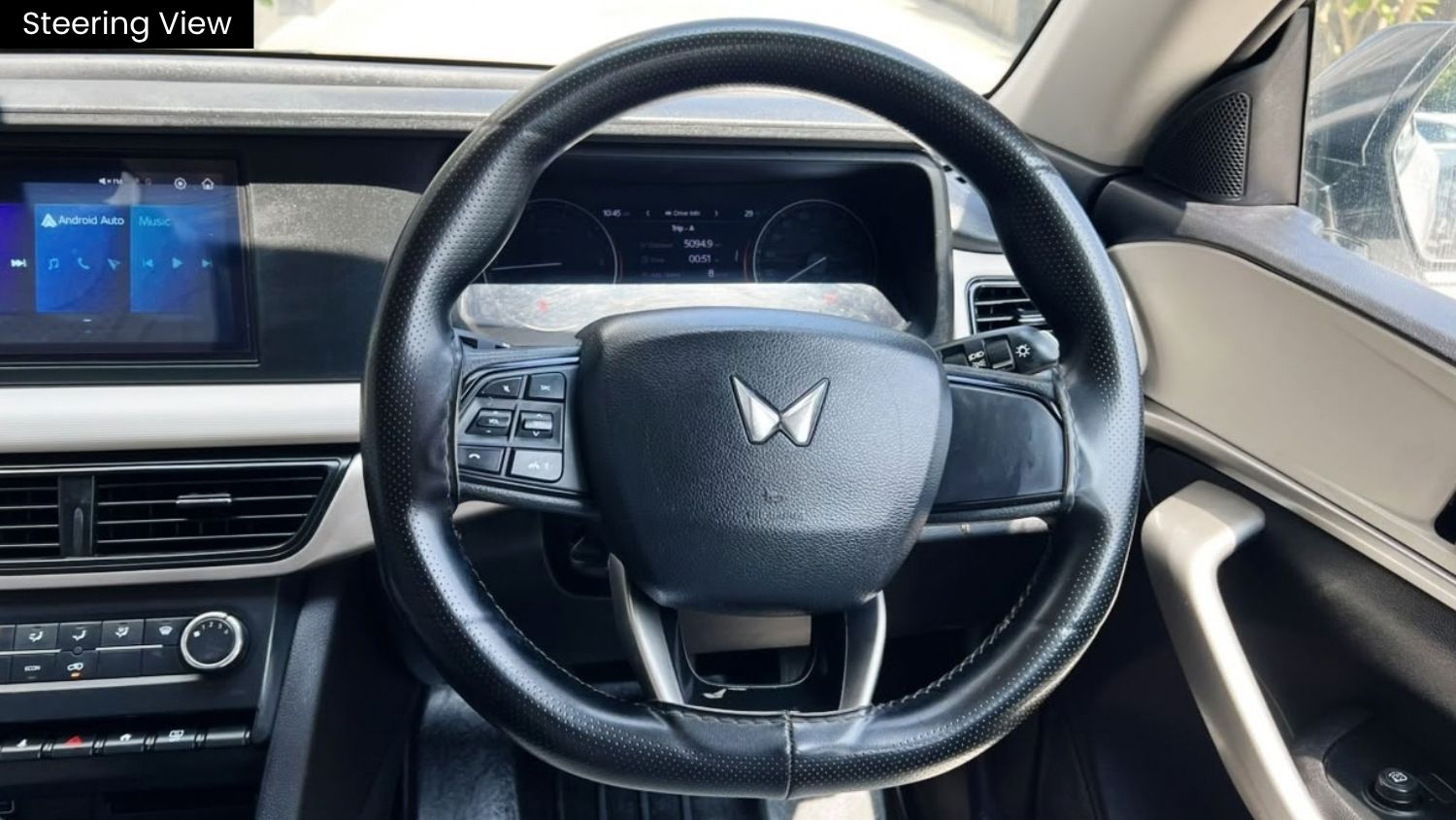 MAHINDRA XUV 700 - MX - 2023