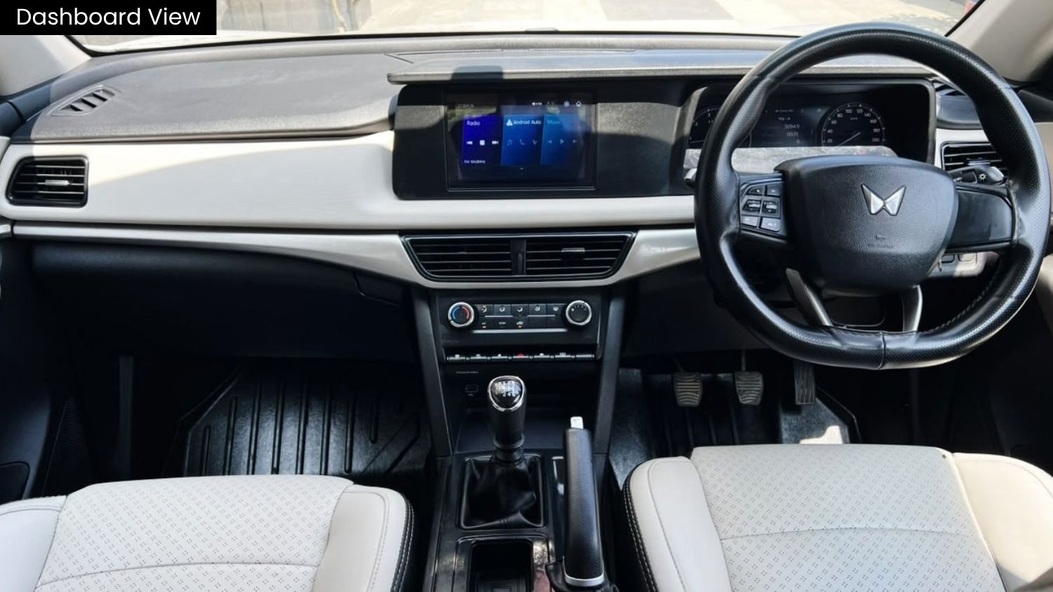 MAHINDRA XUV 700 - MX - 2023