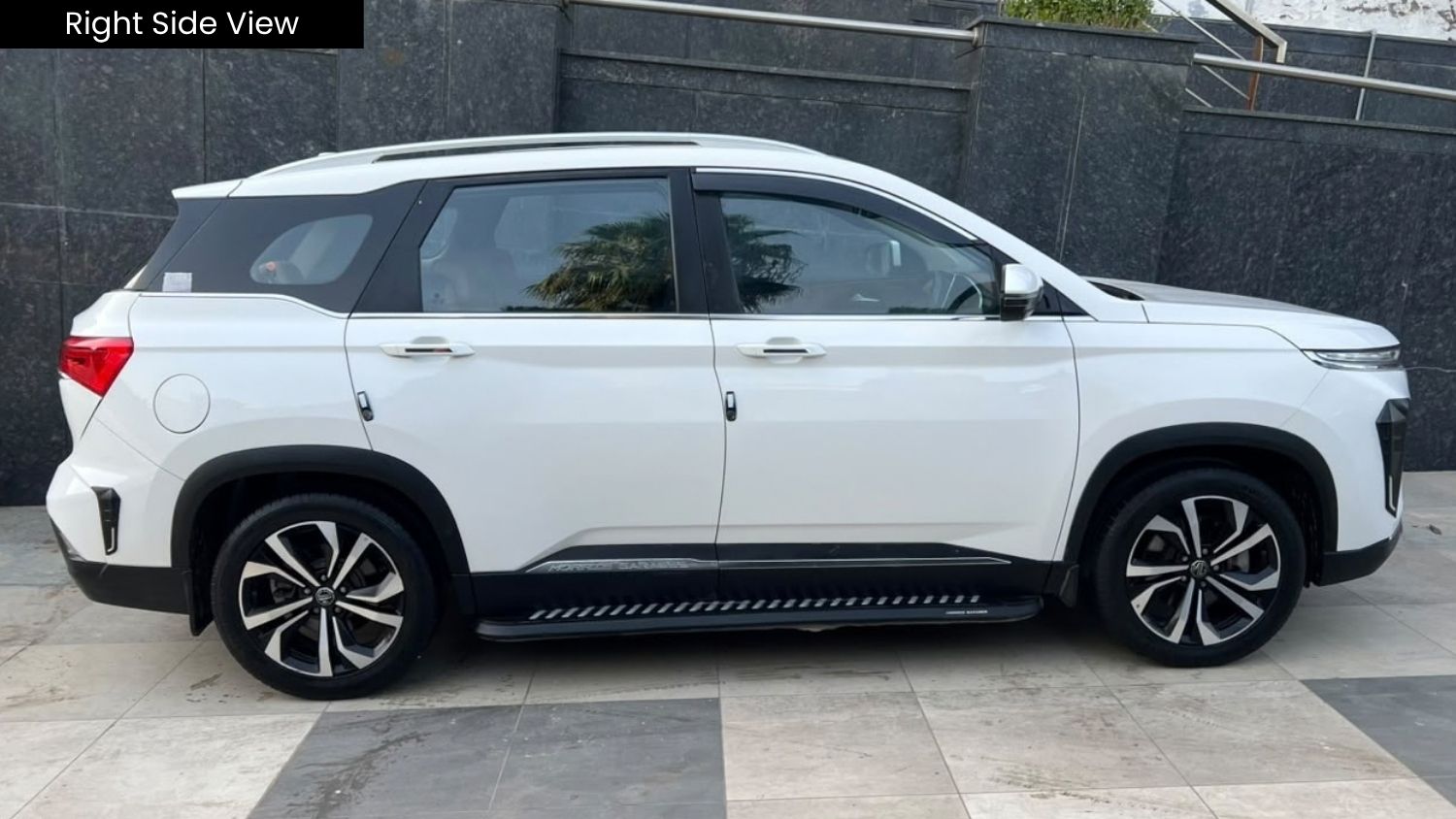 MG HECTOR PLUS - SAVVY PRO CVT – PANAROMIC SUNROOF - AUTOMATIC - 2023