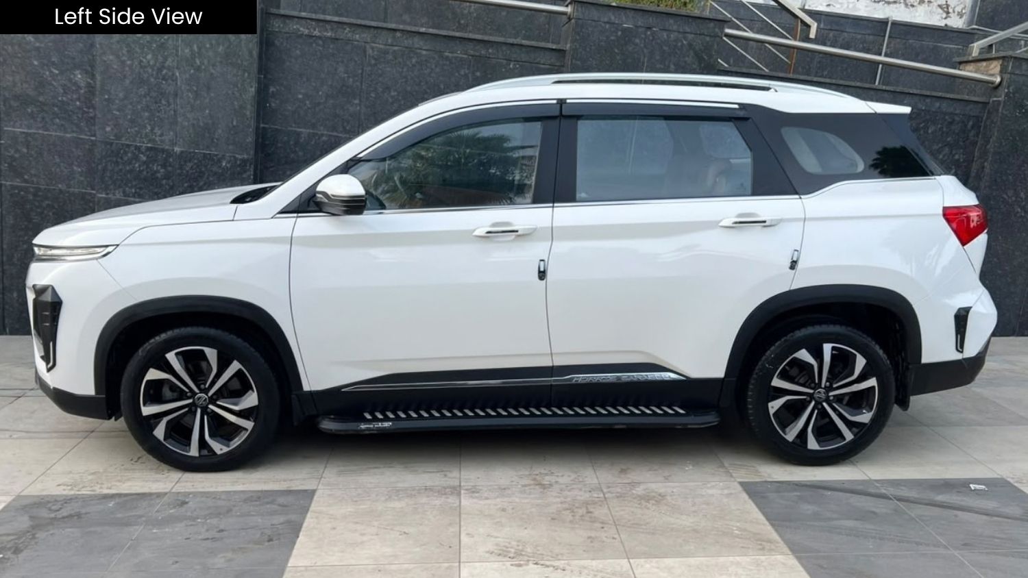 MG HECTOR PLUS - SAVVY PRO CVT – PANAROMIC SUNROOF - AUTOMATIC - 2023