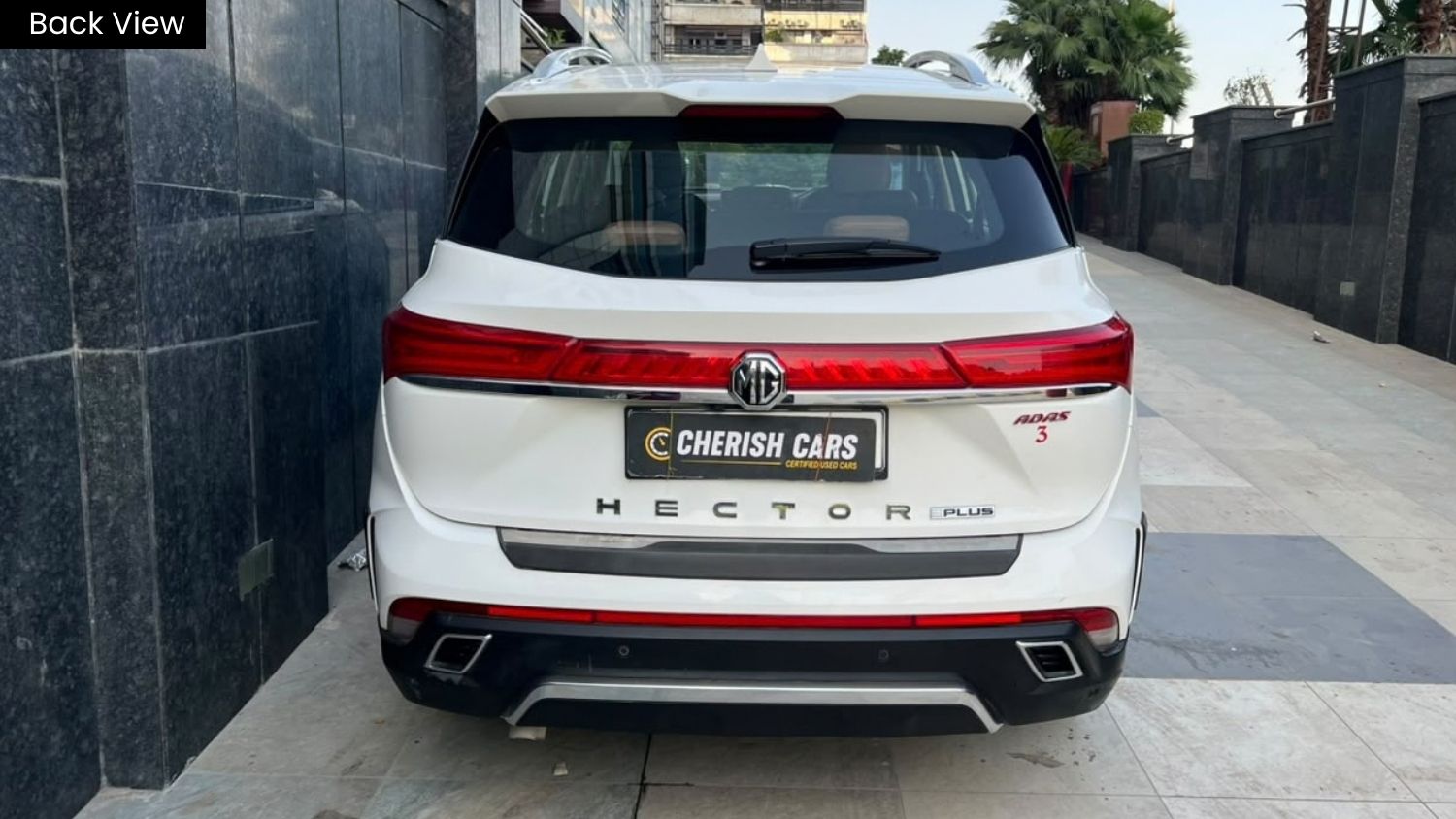 MG HECTOR PLUS - SAVVY PRO CVT – PANAROMIC SUNROOF - AUTOMATIC - 2023