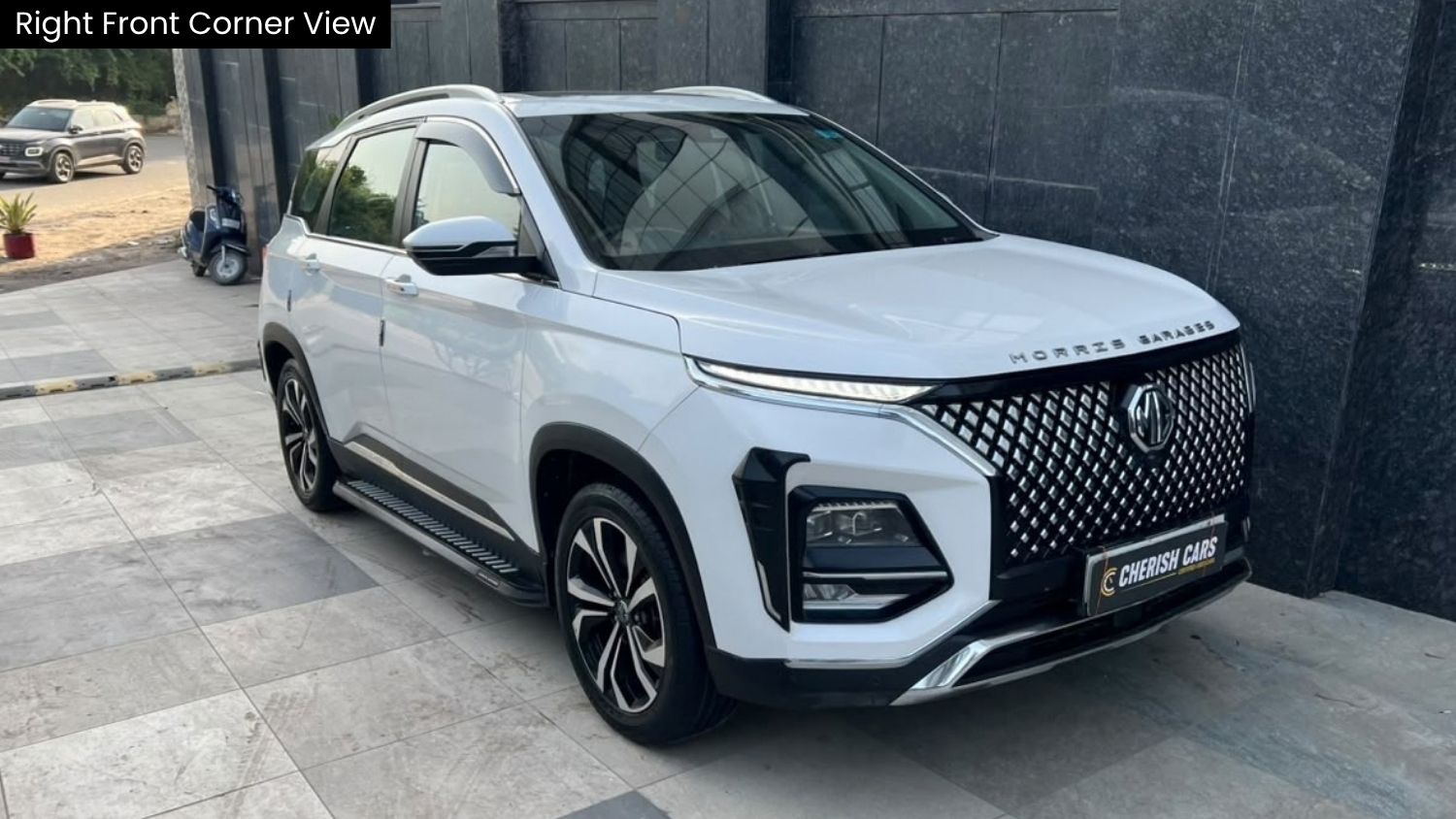 MG HECTOR PLUS - SAVVY PRO CVT – PANAROMIC SUNROOF - AUTOMATIC - 2023