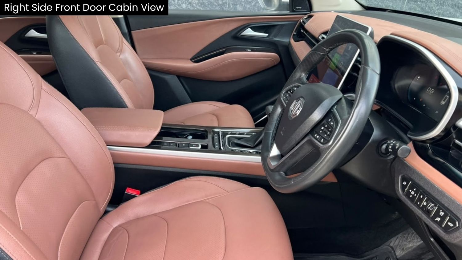 MG HECTOR PLUS - SAVVY PRO CVT – PANAROMIC SUNROOF - AUTOMATIC - 2023