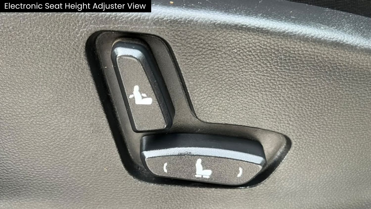 MG HECTOR PLUS - SAVVY PRO CVT – PANAROMIC SUNROOF - AUTOMATIC - 2023