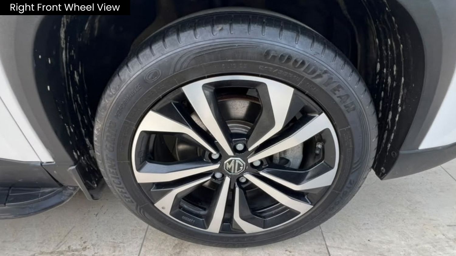 MG HECTOR PLUS - SAVVY PRO CVT – PANAROMIC SUNROOF - AUTOMATIC - 2023