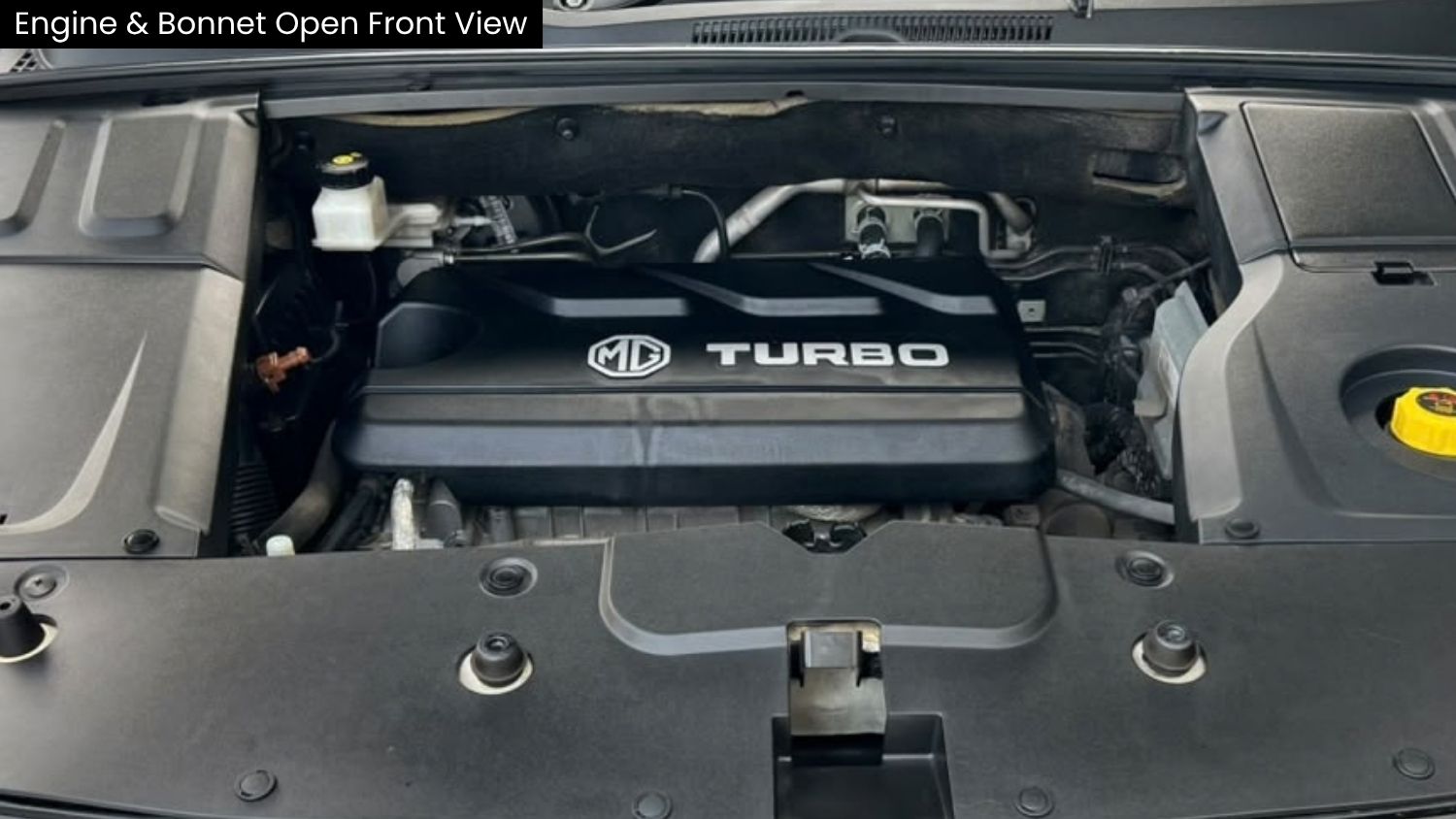 MG HECTOR PLUS - SAVVY PRO CVT – PANAROMIC SUNROOF - AUTOMATIC - 2023