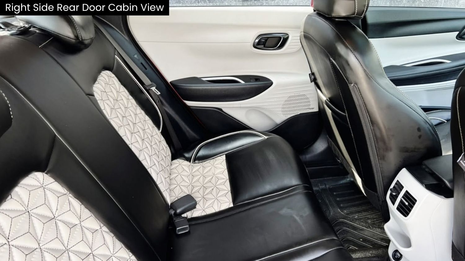 HYUNDAI i20 - ASTA OPTIONAL TURBO IVT - AUTOMATIC - SUNROOF 2023
