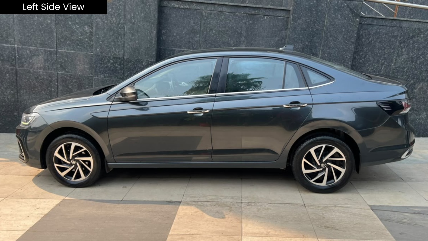 VW VIRTUS - TOPLINE 1.0 TSI AT - SUNROOF - AUTOMATIC - 2024