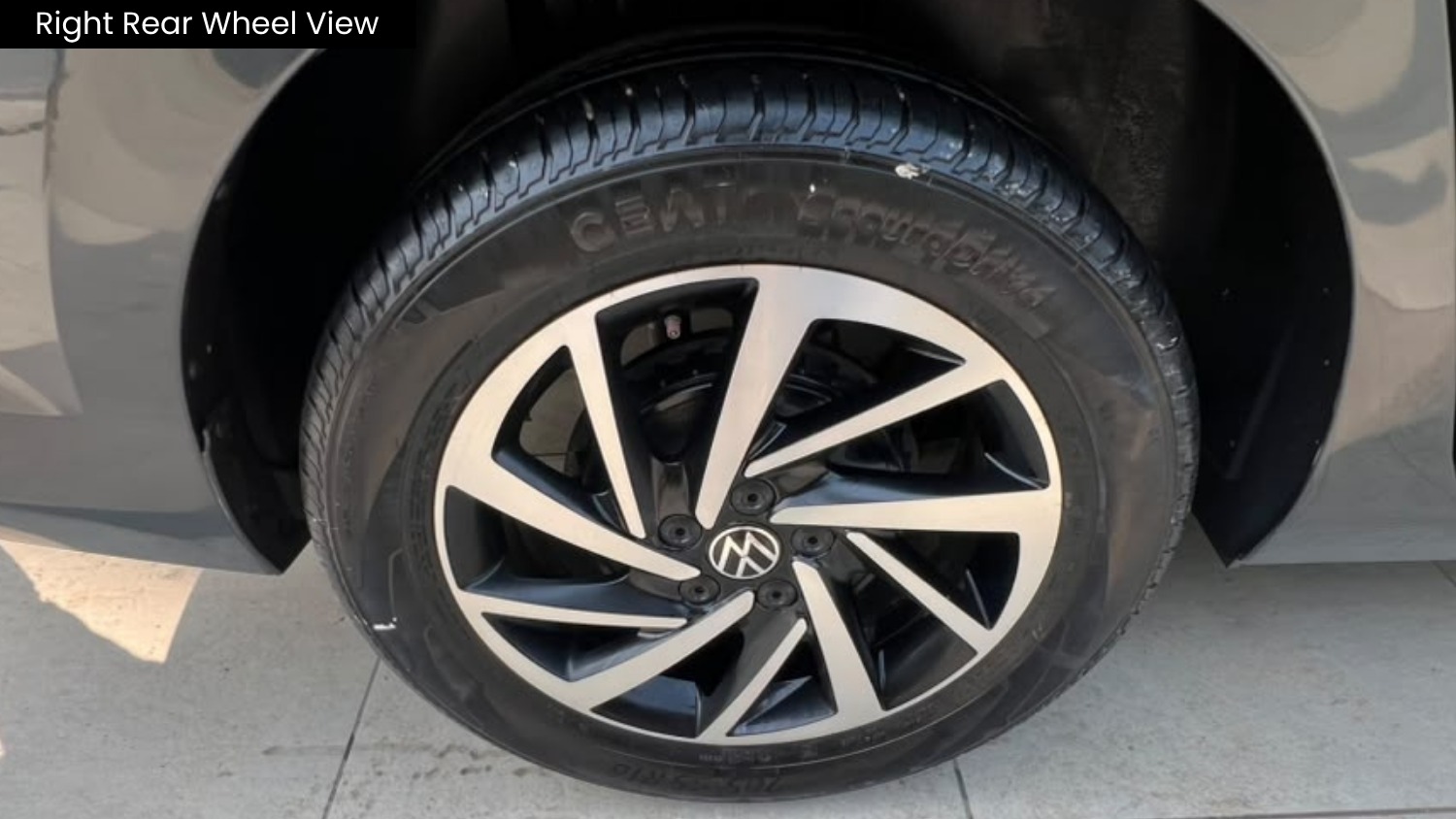 VW VIRTUS - TOPLINE 1.0 TSI AT - SUNROOF - AUTOMATIC - 2024
