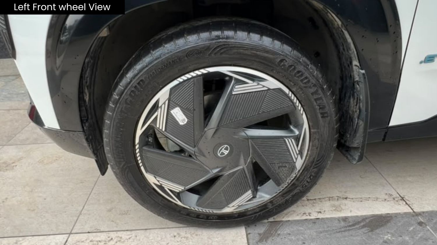 TATA CURVV - EMPOWERED PLUS A 55 EV - PANAROMIC SUNROOF - AUTOMATIC - 2025