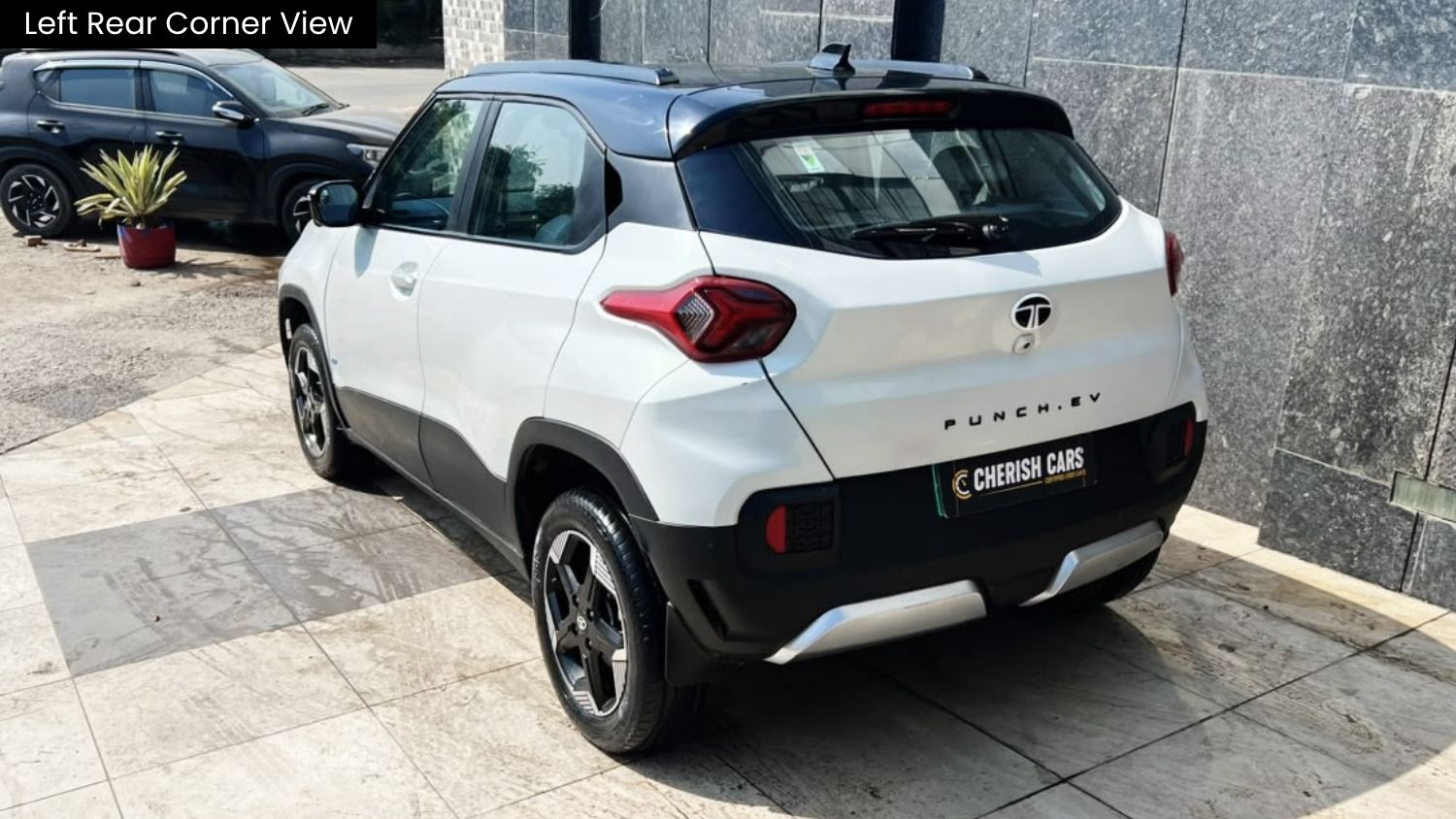 TATA PUNCH EV - EMPOWERED PLUS  S LONG RANGE - SUNROOF - AUTOMATIC - 2024